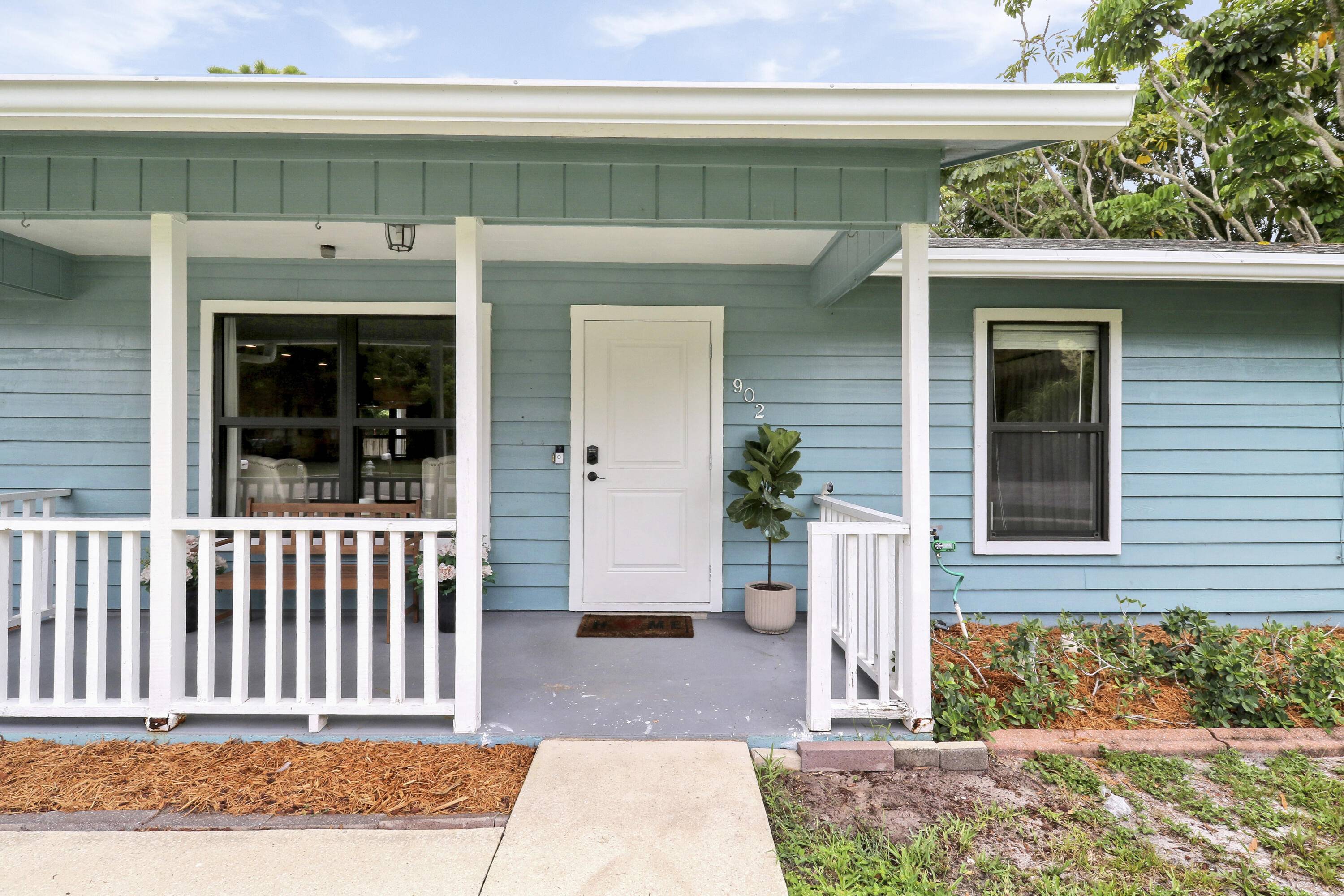 Jupiter, FL 33458,902 Oak CIR