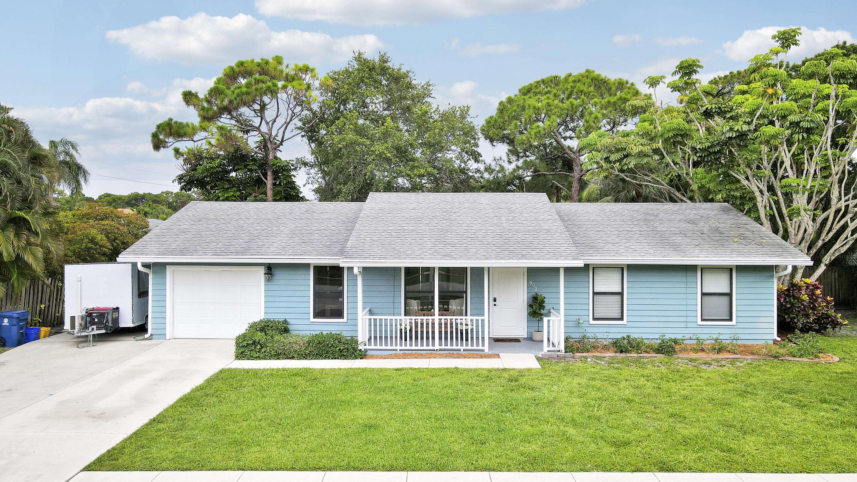 Jupiter, FL 33458,902 Oak CIR
