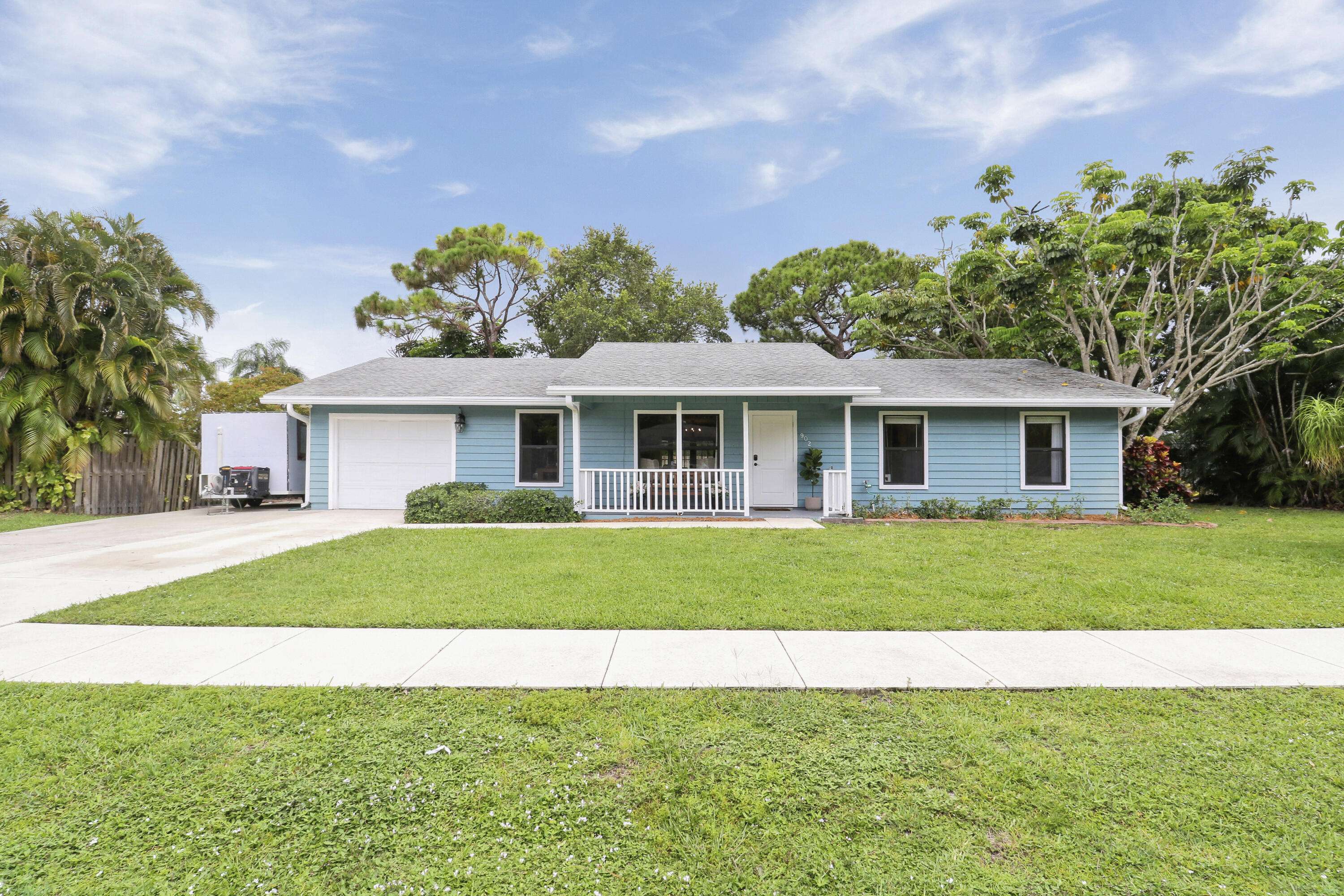 Jupiter, FL 33458,902 Oak CIR