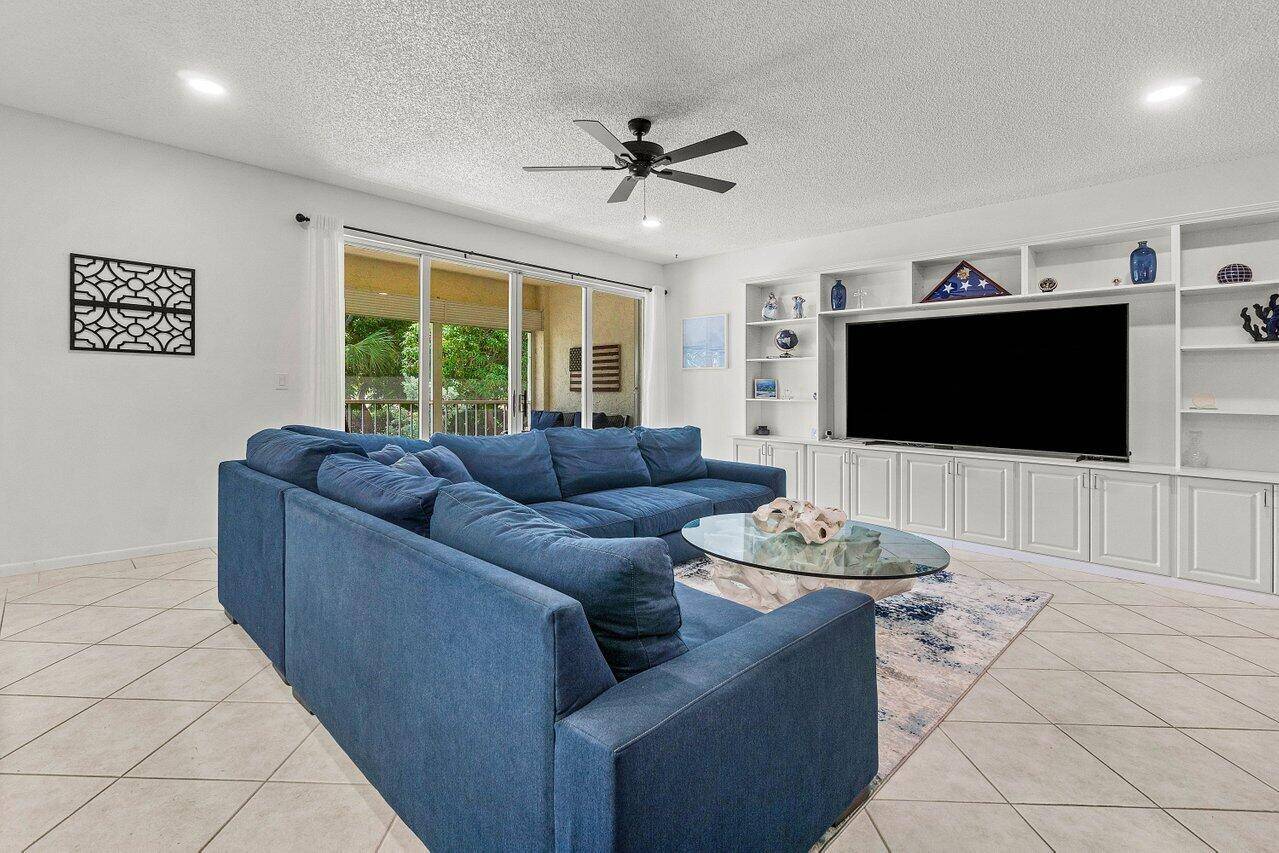Hypoluxo, FL 33462,103 Half Moon CIR E2