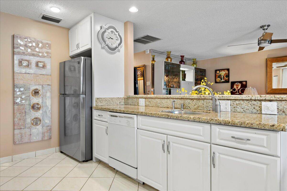 Delray Beach, FL 33484,5748 Doris CT