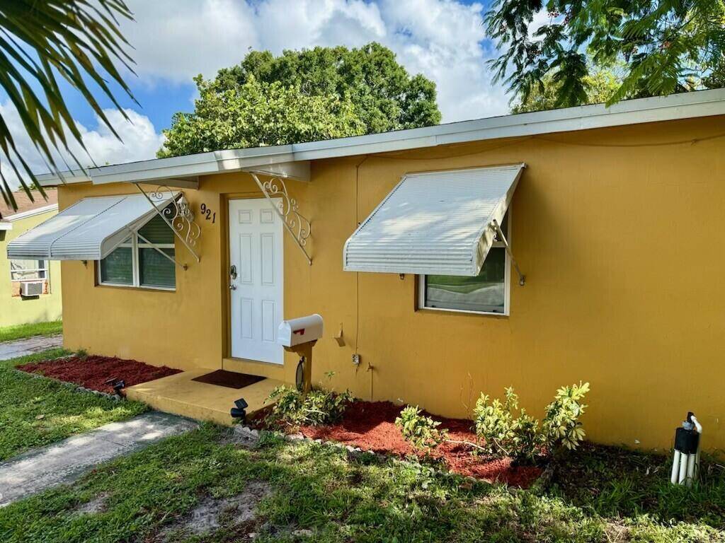 West Palm Beach, FL 33407,921 32nd ST