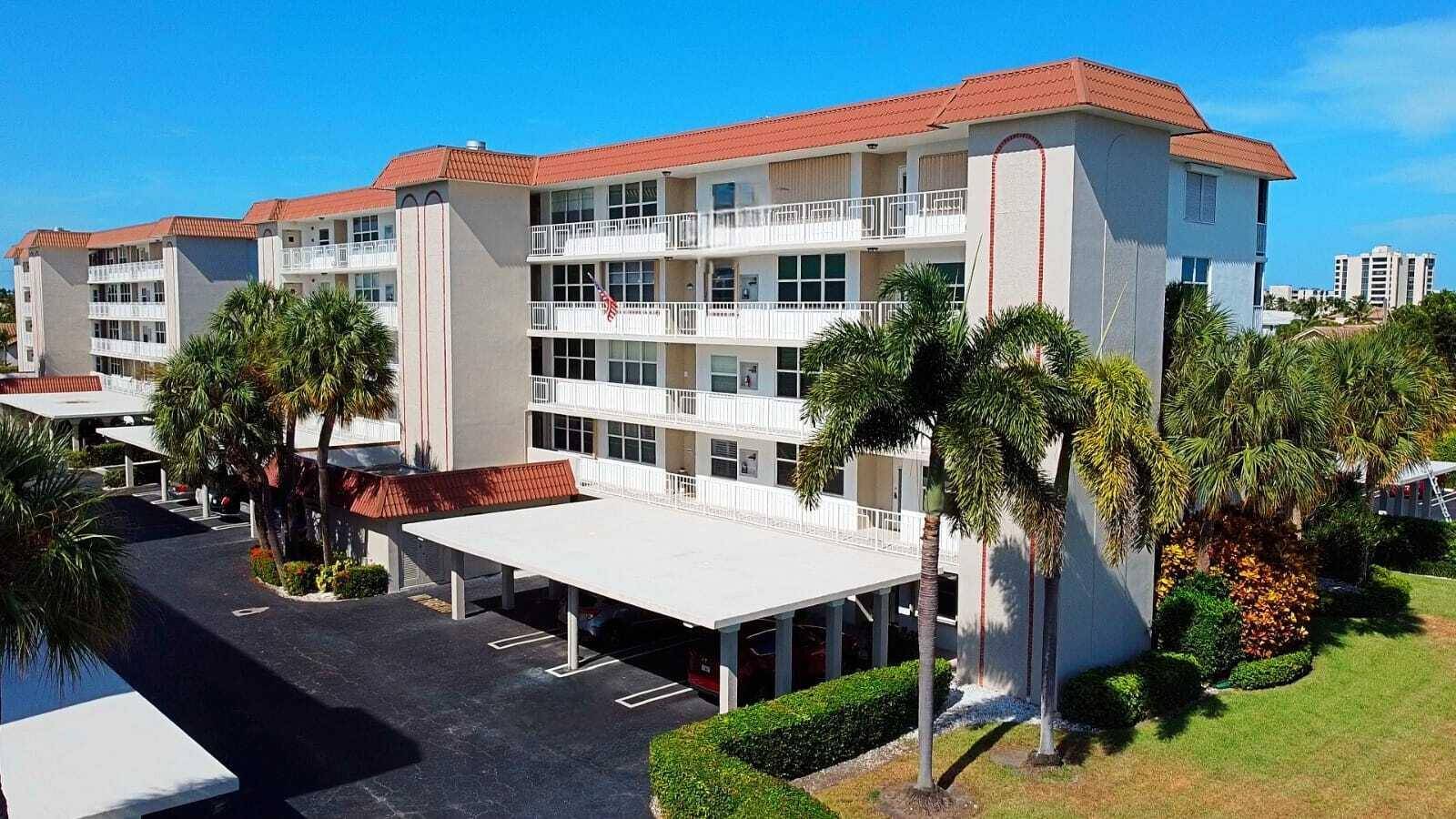 Delray Beach, FL 33483,930 Dogwood DR 255