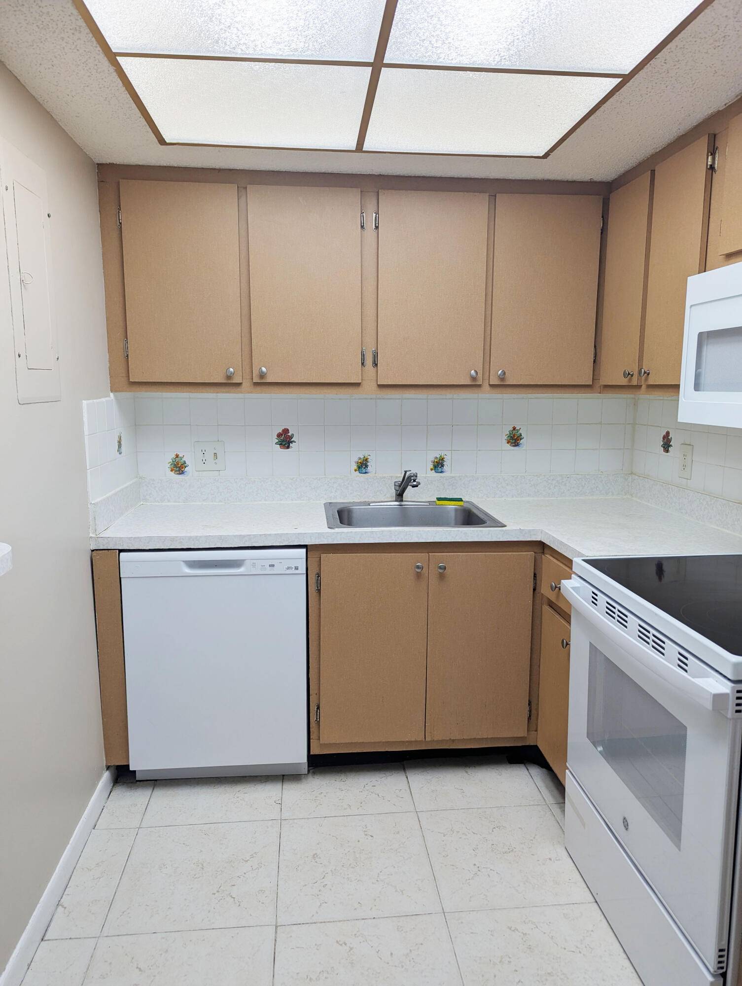 Lauderhill, FL 33319,5550 NW 44th ST 411b