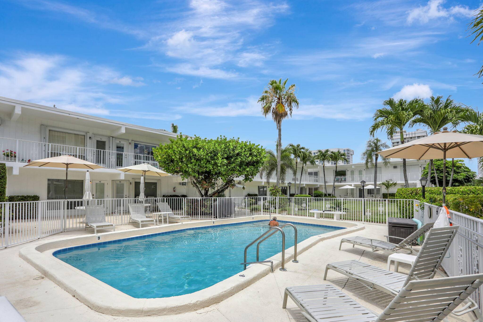 Pompano Beach, FL 33062,3215 SE 10th ST 102