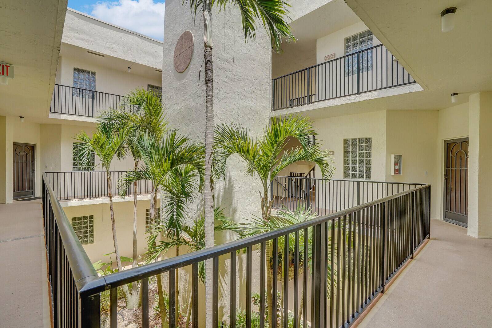 Boynton Beach, FL 33437,5155 Europa DR I