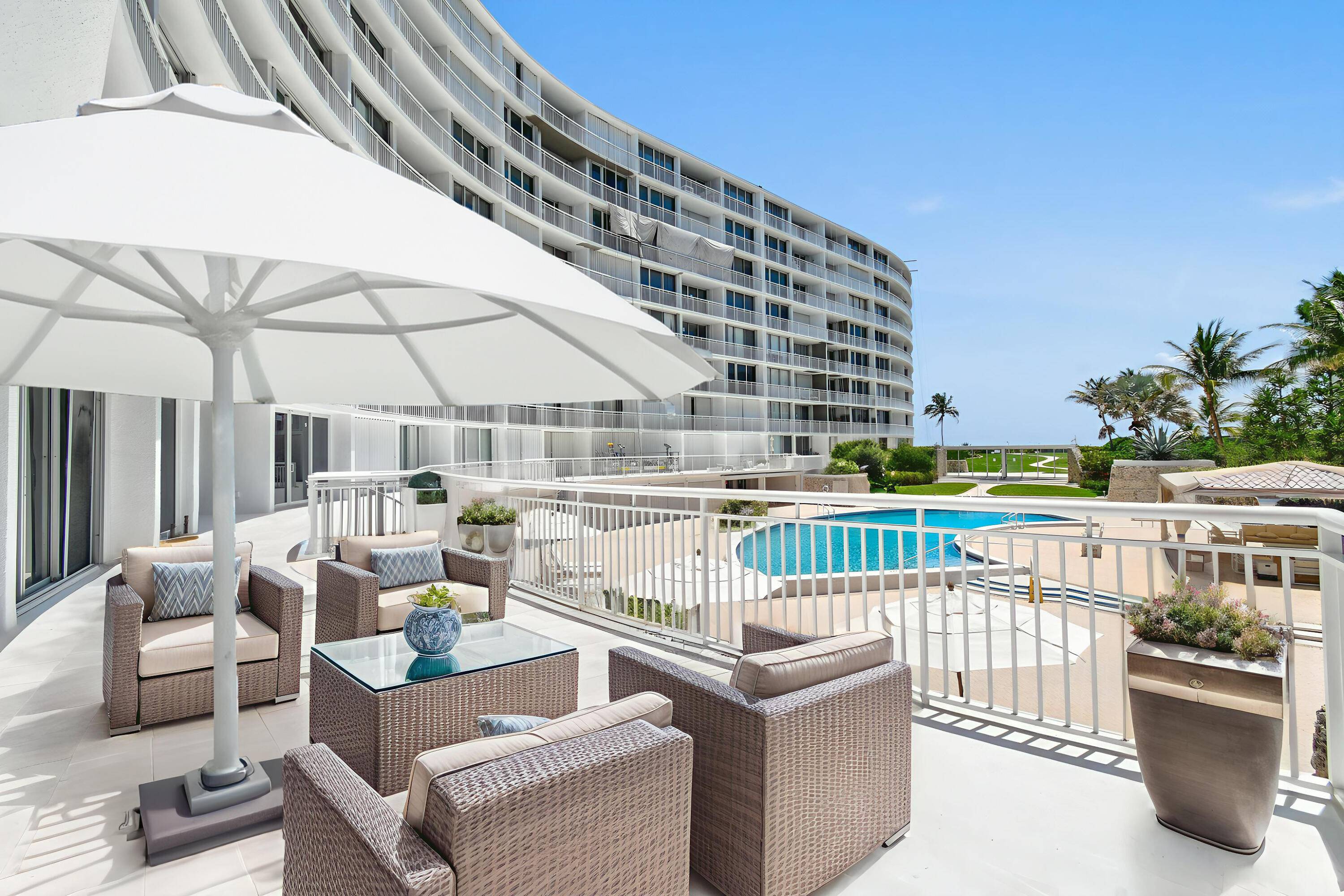 Palm Beach, FL 33480,2780 S Ocean BLVD 112