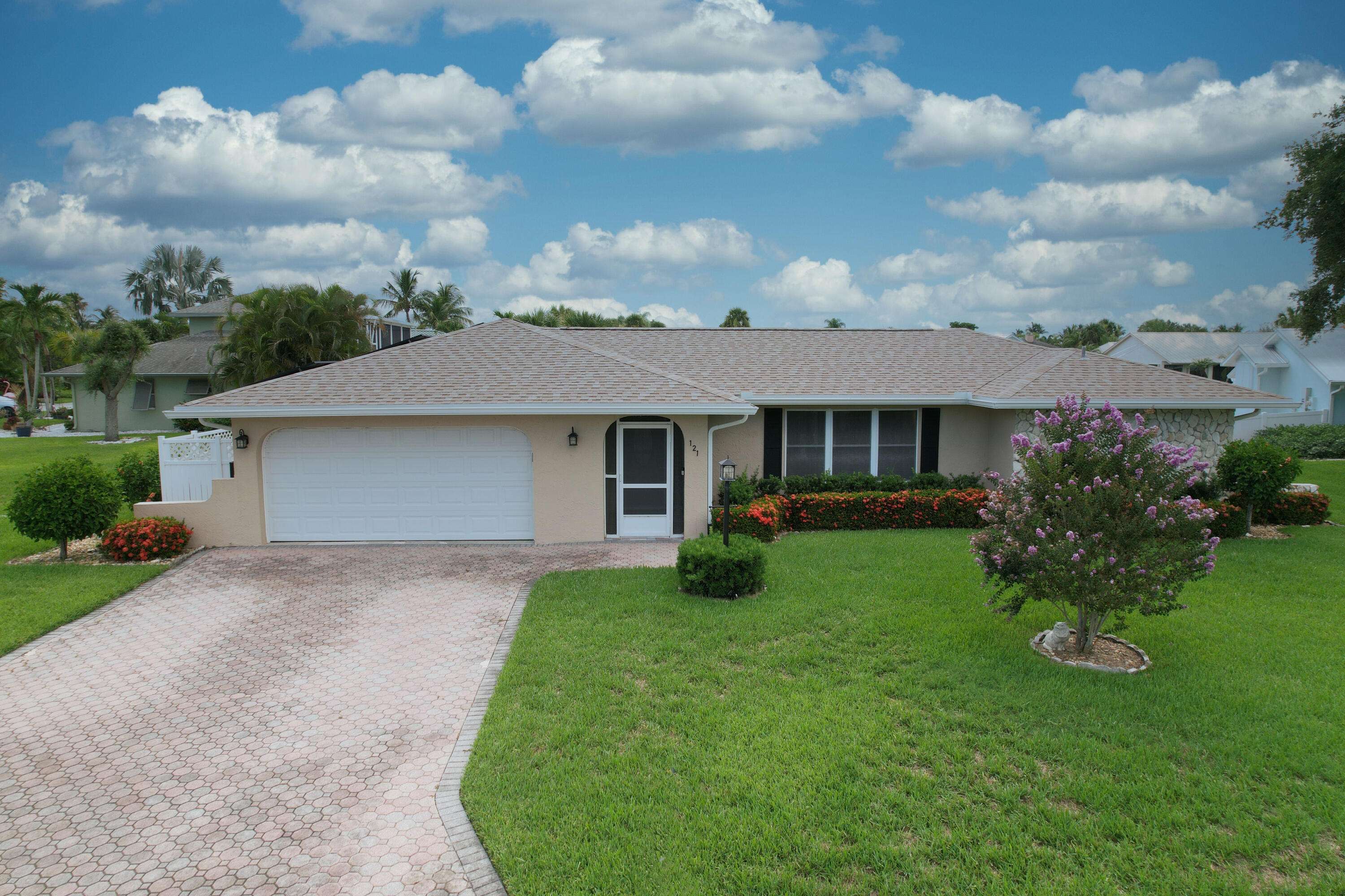 Hutchinson Island, FL 34949,121 Queen Ann CT