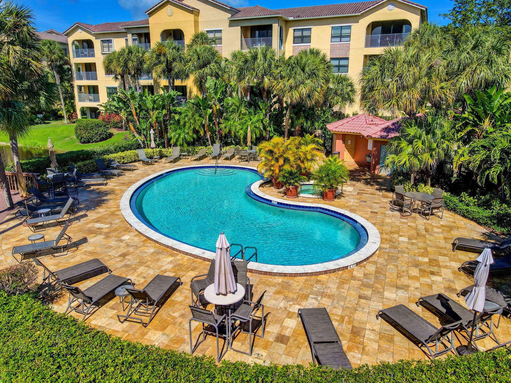 Juno Beach, FL 33408,400 Uno Lago DR 105