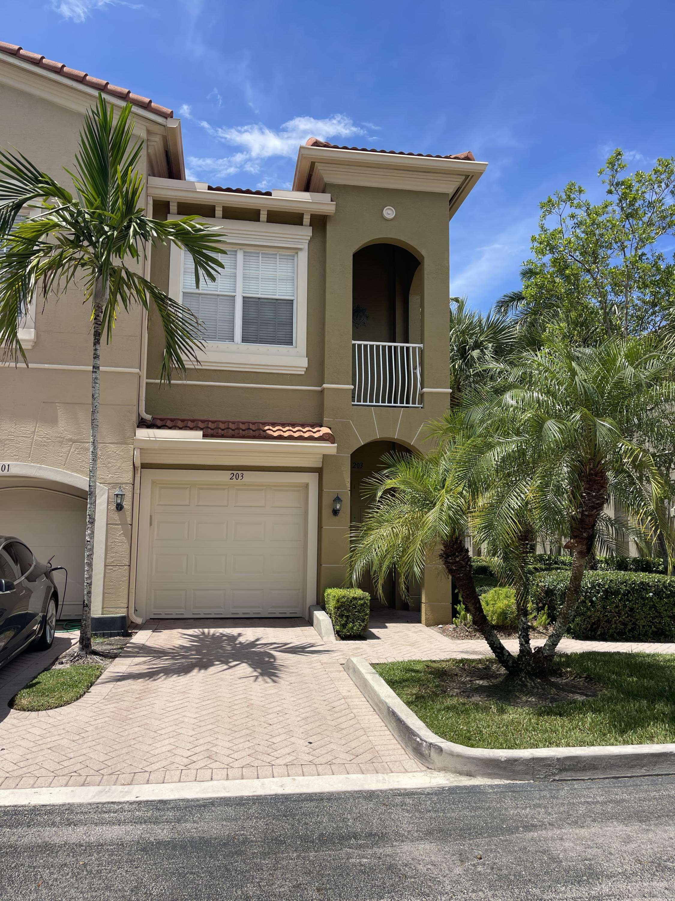 Palm Beach Gardens, FL 33418,4871 Bonsai CIR 203