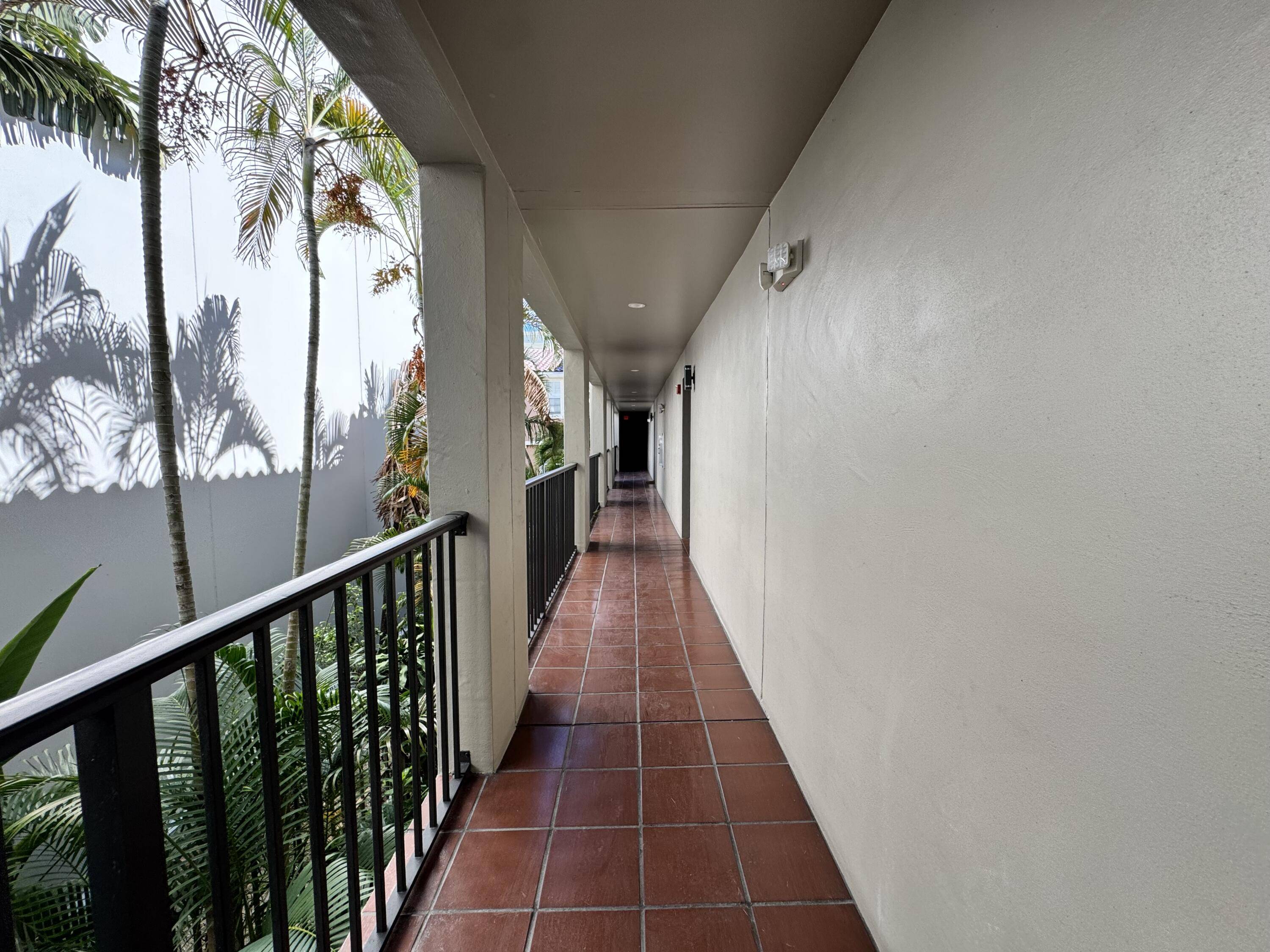 West Palm Beach, FL 33401,580 S Sapodilla AVE 203