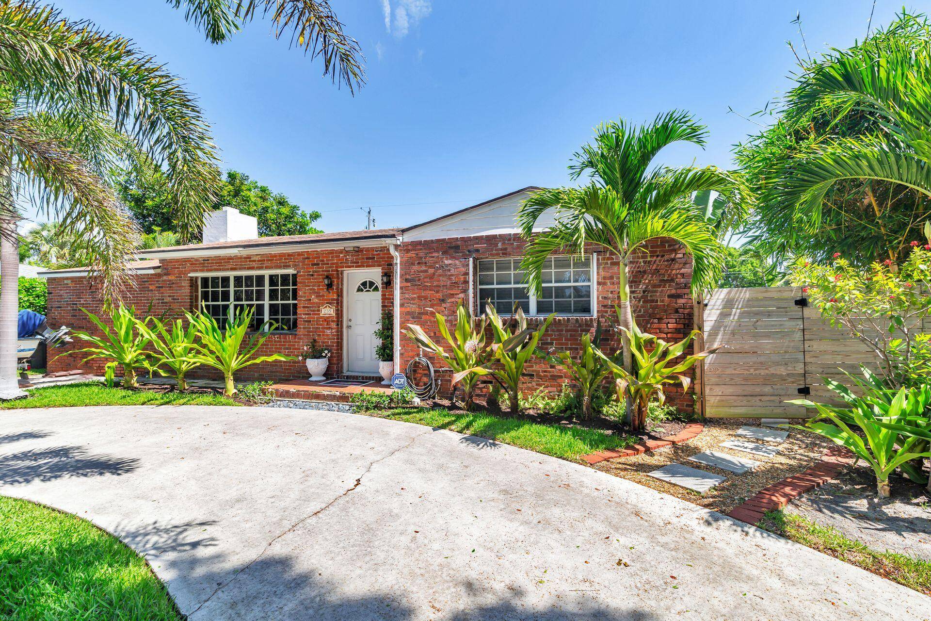 West Palm Beach, FL 33405,235 Forest Hill BLVD