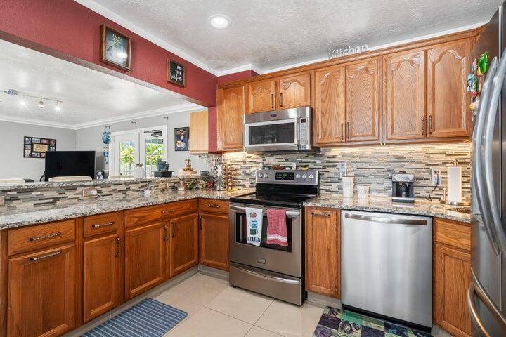 West Palm Beach, FL 33405,729 Francis ST