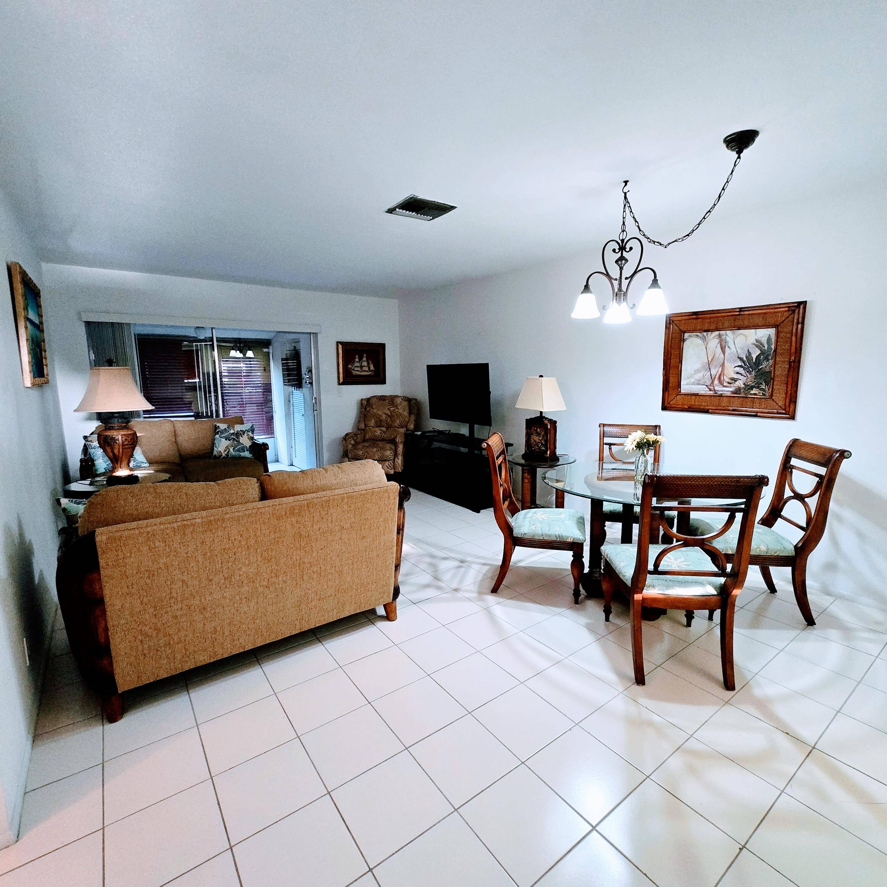 West Palm Beach, FL 33415,2930 E Crosley C DR C