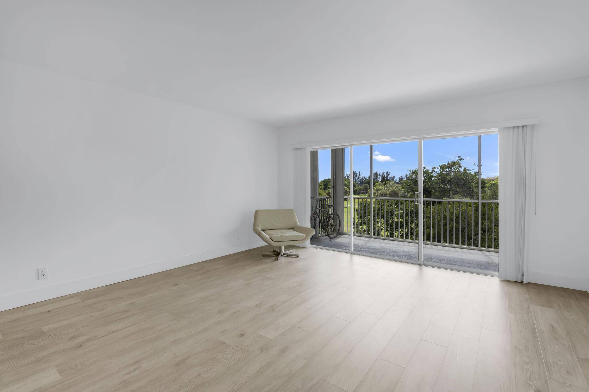 Pompano Beach, FL 33069,2800 N Palm Aire DR 401