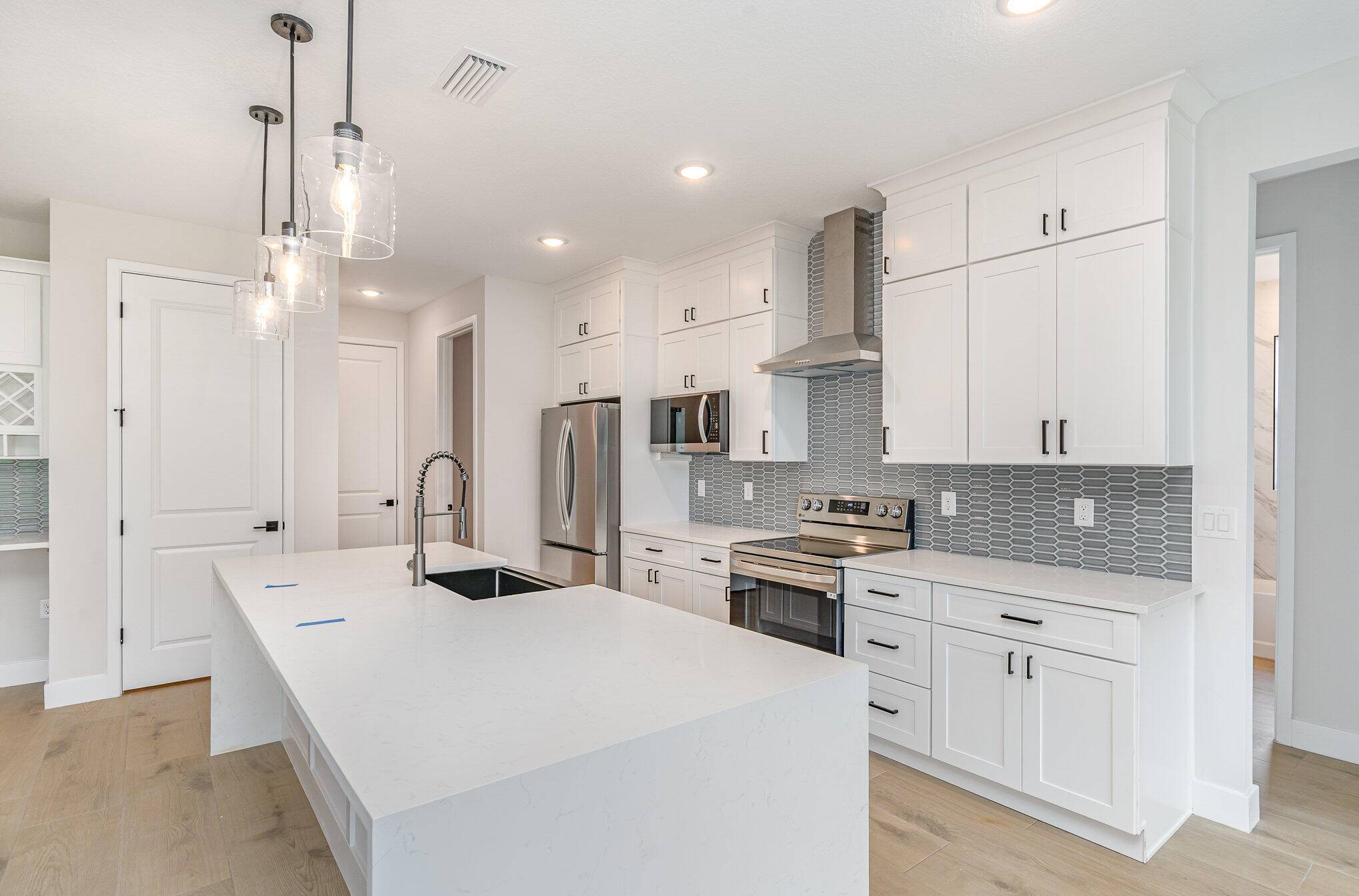 Palm Bay, FL 32908,825 SW Tejon AVE