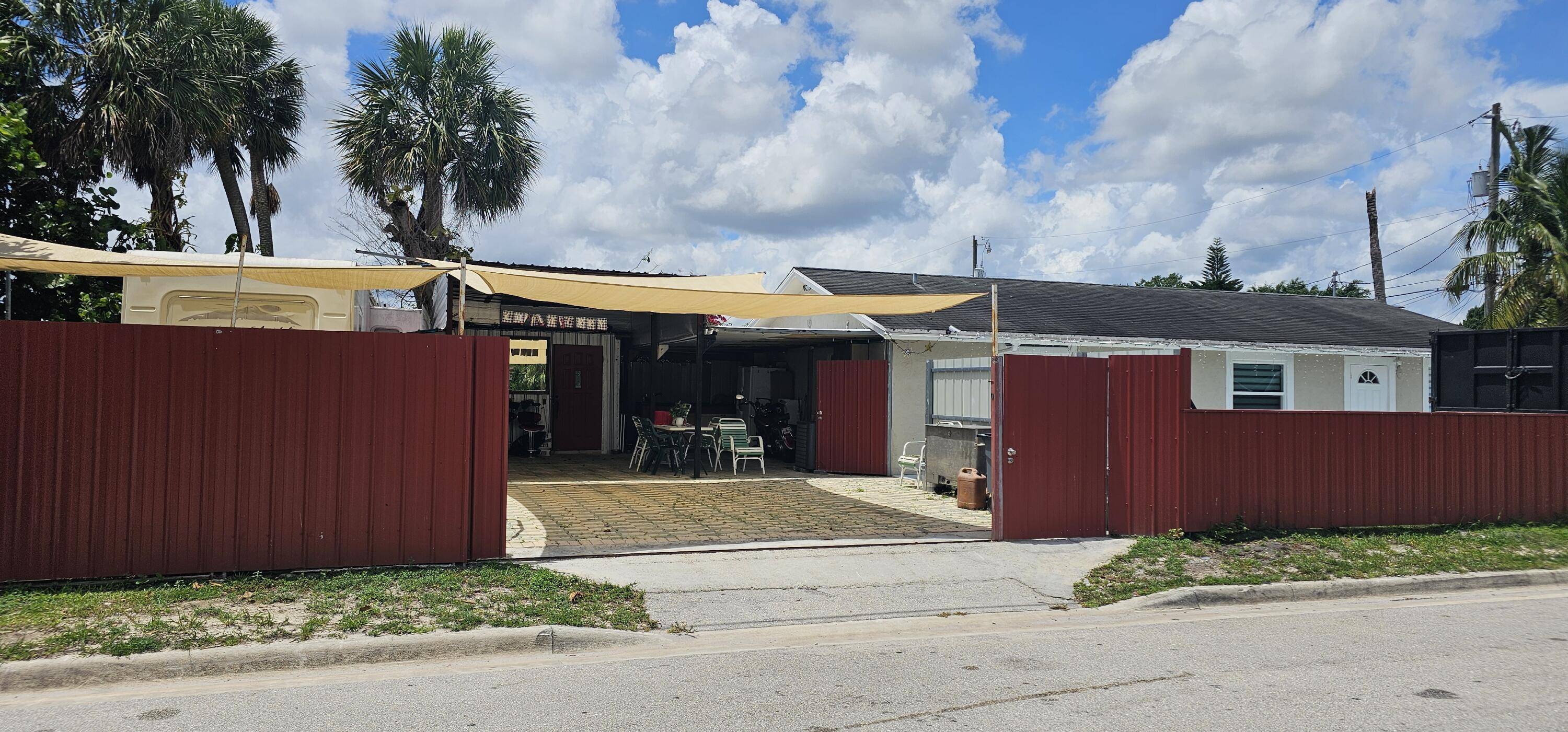 West Palm Beach, FL 33413,6334 Wallis RD