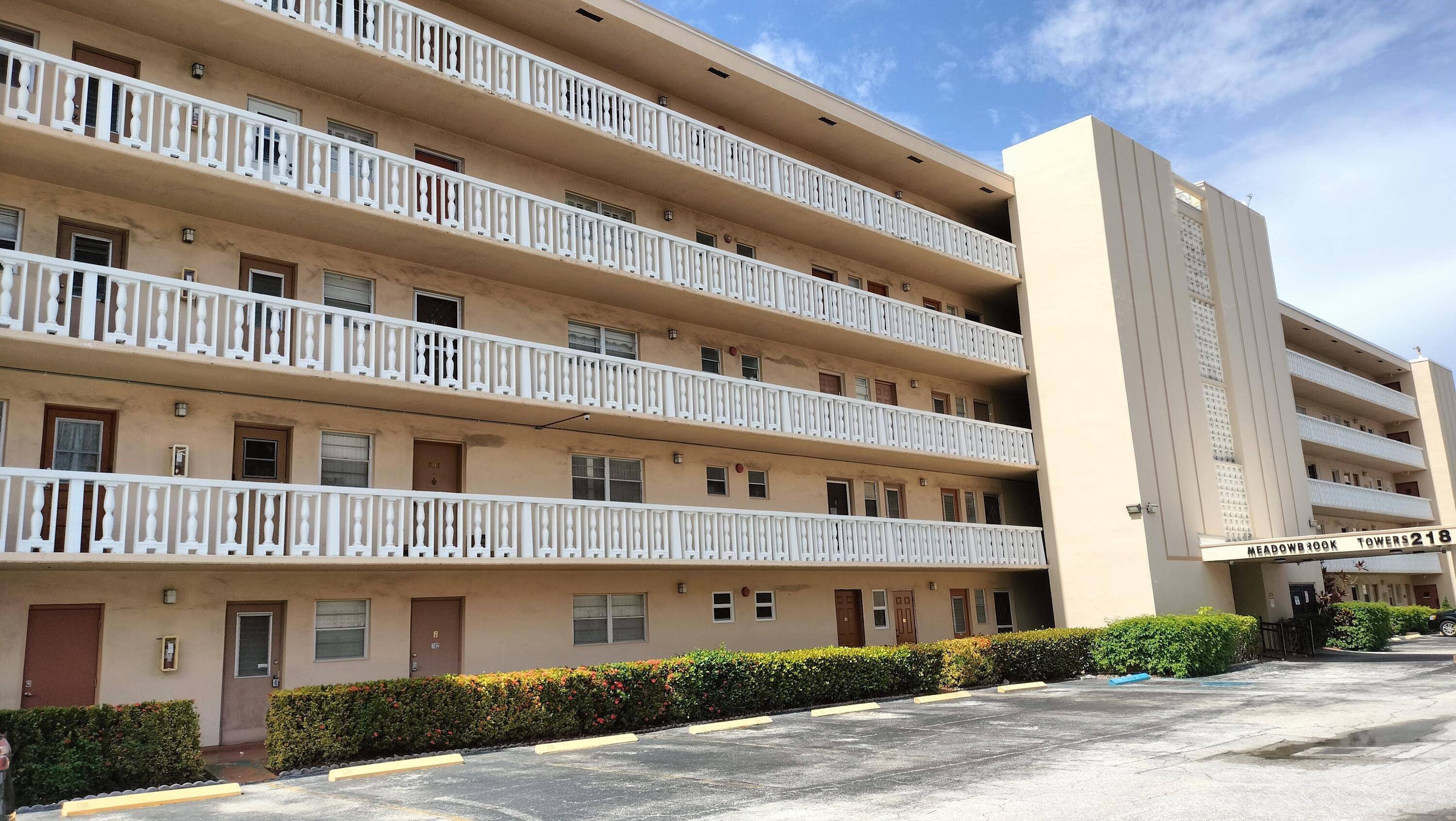 Hallandale Beach, FL 33009,218 NE 12th AVE 506