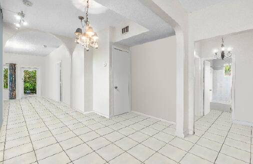 West Palm Beach, FL 33405,611 El Vedado 1 - 3