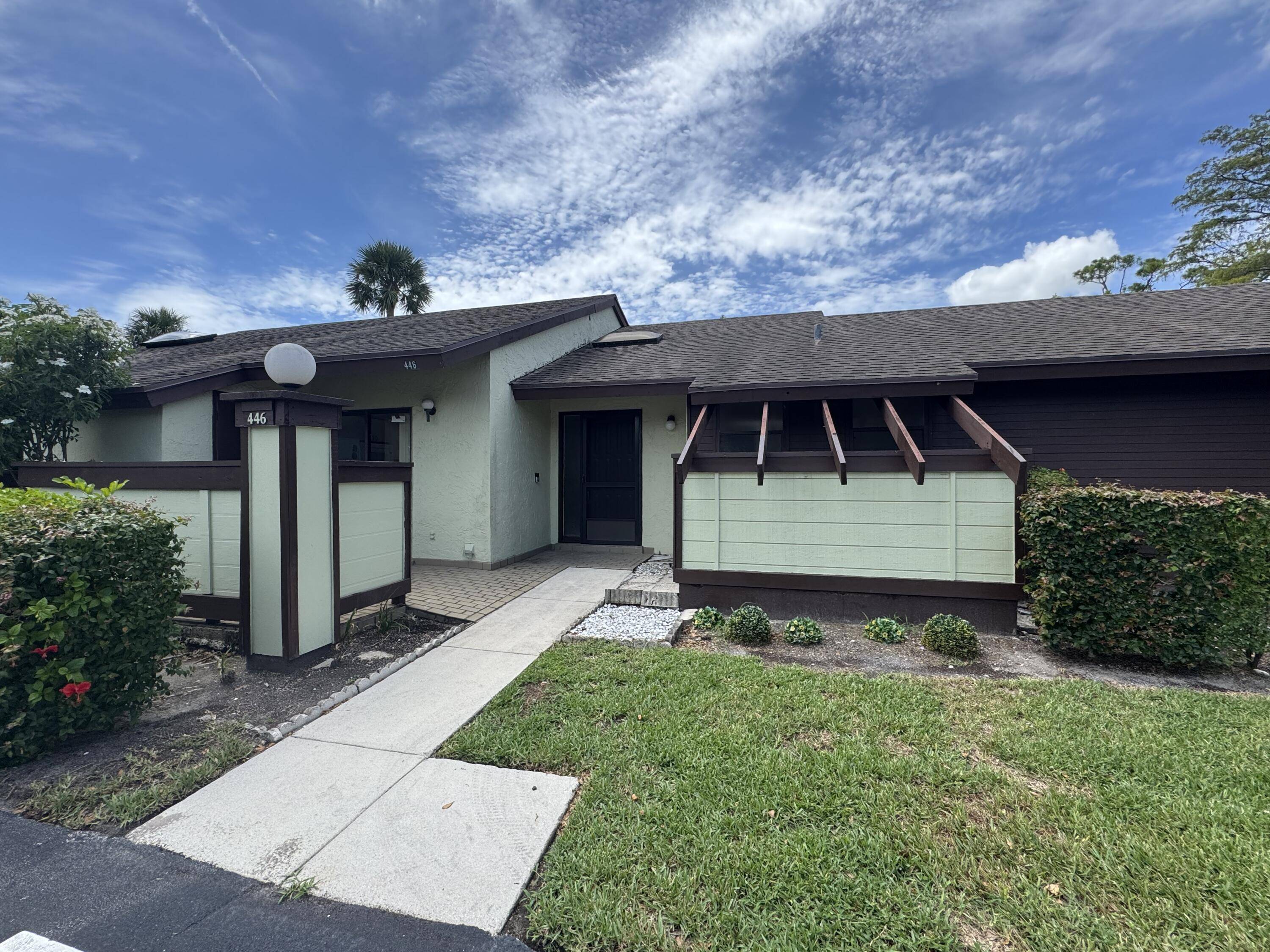 Royal Palm Beach, FL 33411,446 Knollwood CT