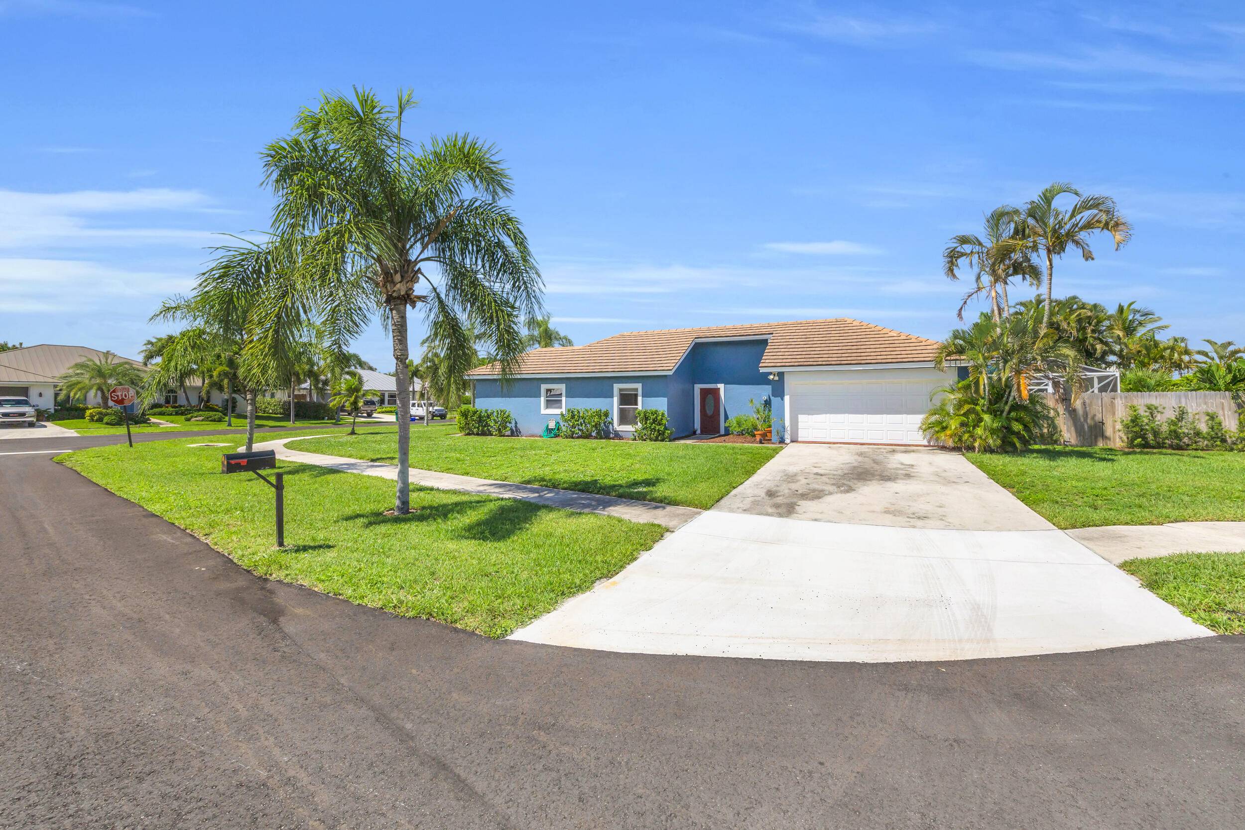 Tequesta, FL 33469,33 Chestnut TRL