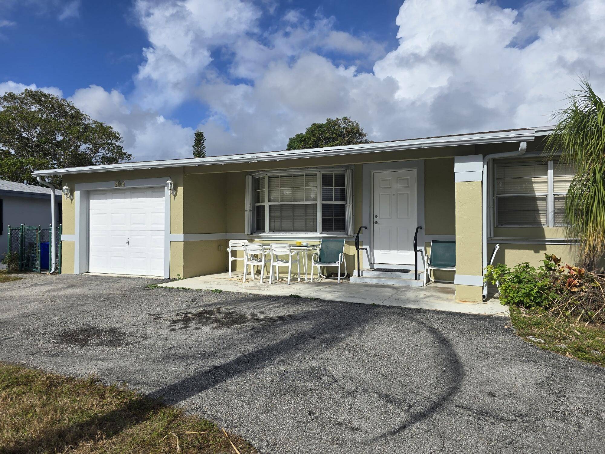 Lantana, FL 33462,513 Greynolds CIR