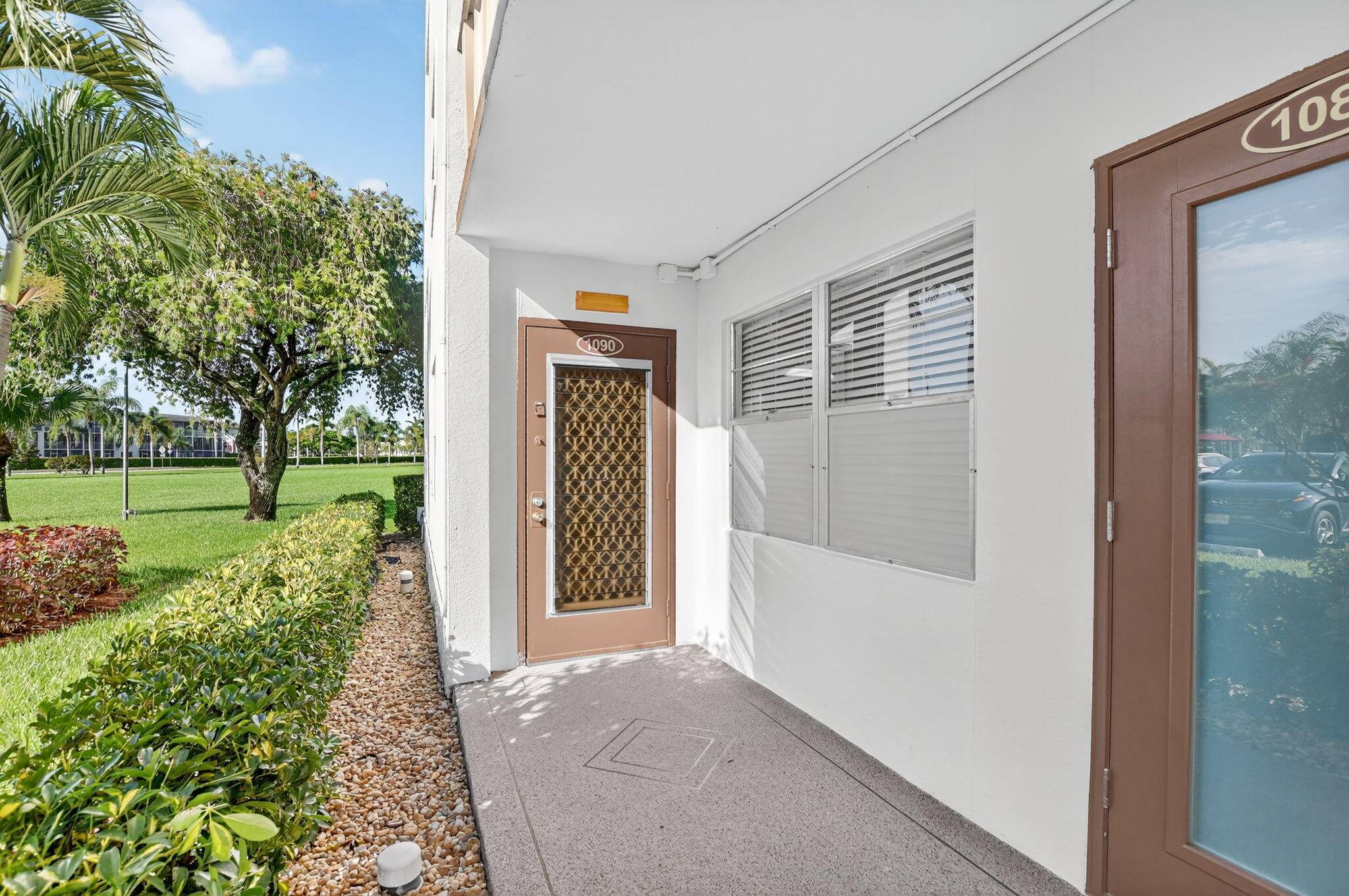 Boca Raton, FL 33434,1090 E Guildford 1090