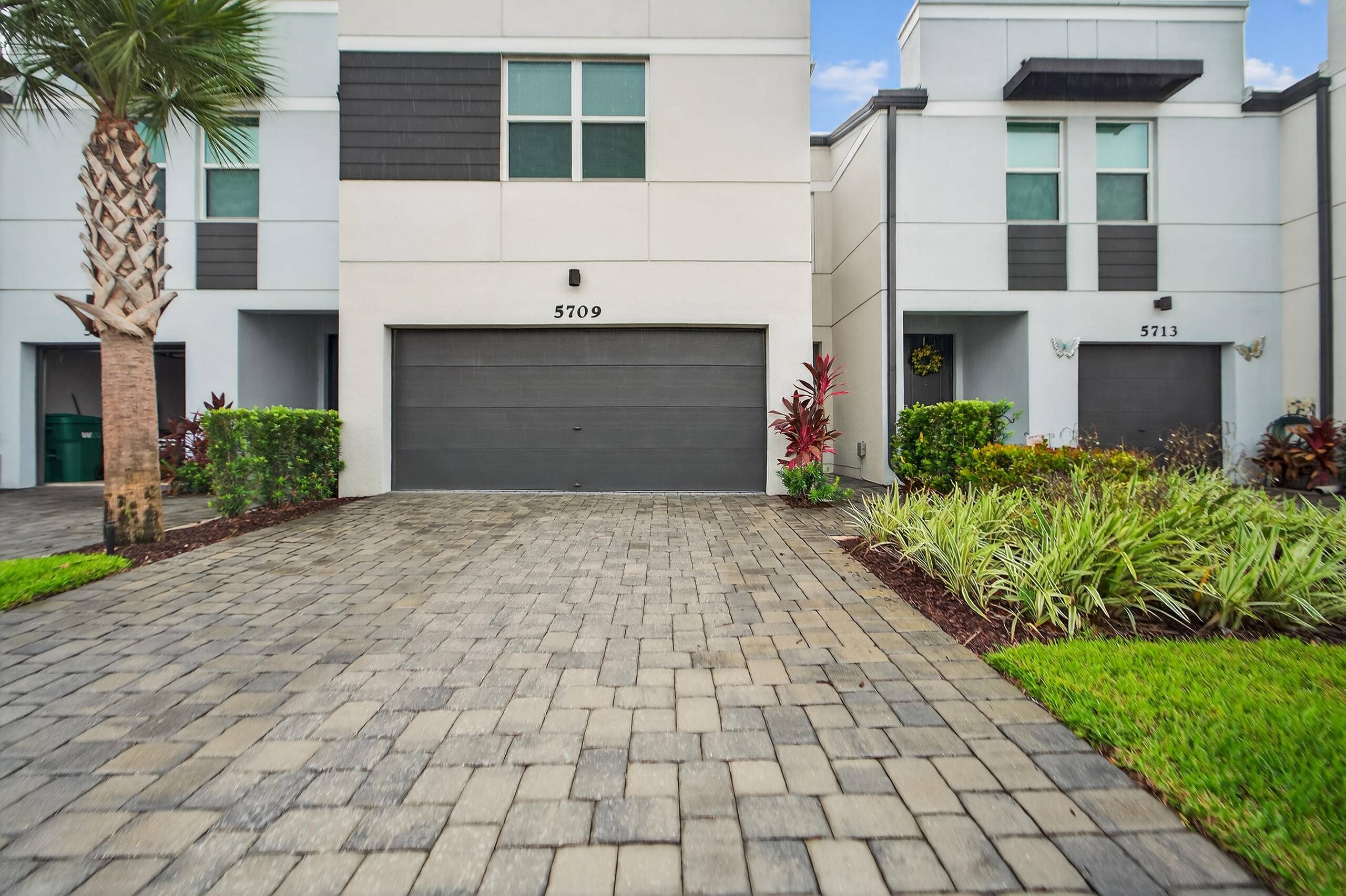 West Palm Beach, FL 33407,5709 Mentmore DR