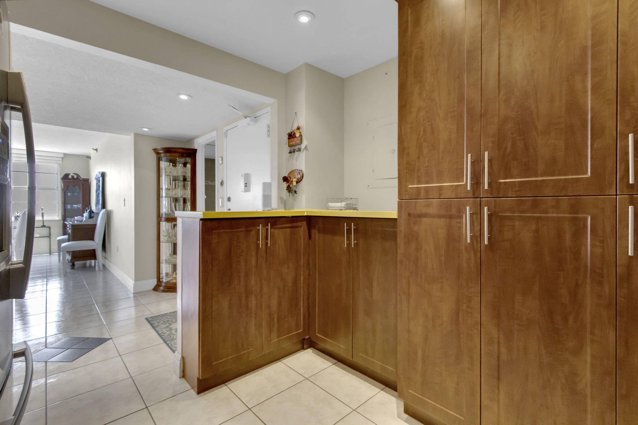 Hallandale Beach, FL 33009,1950 S Ocean DR 17e