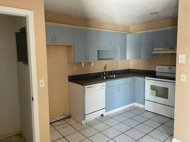 Fort Pierce, FL 34950,1458 N Lawnwood CIR 28b