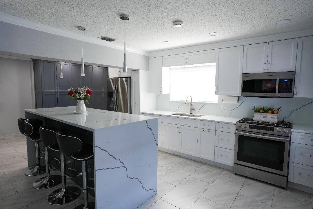 Palm Springs, FL 33461,448 Alemeda Dr DR
