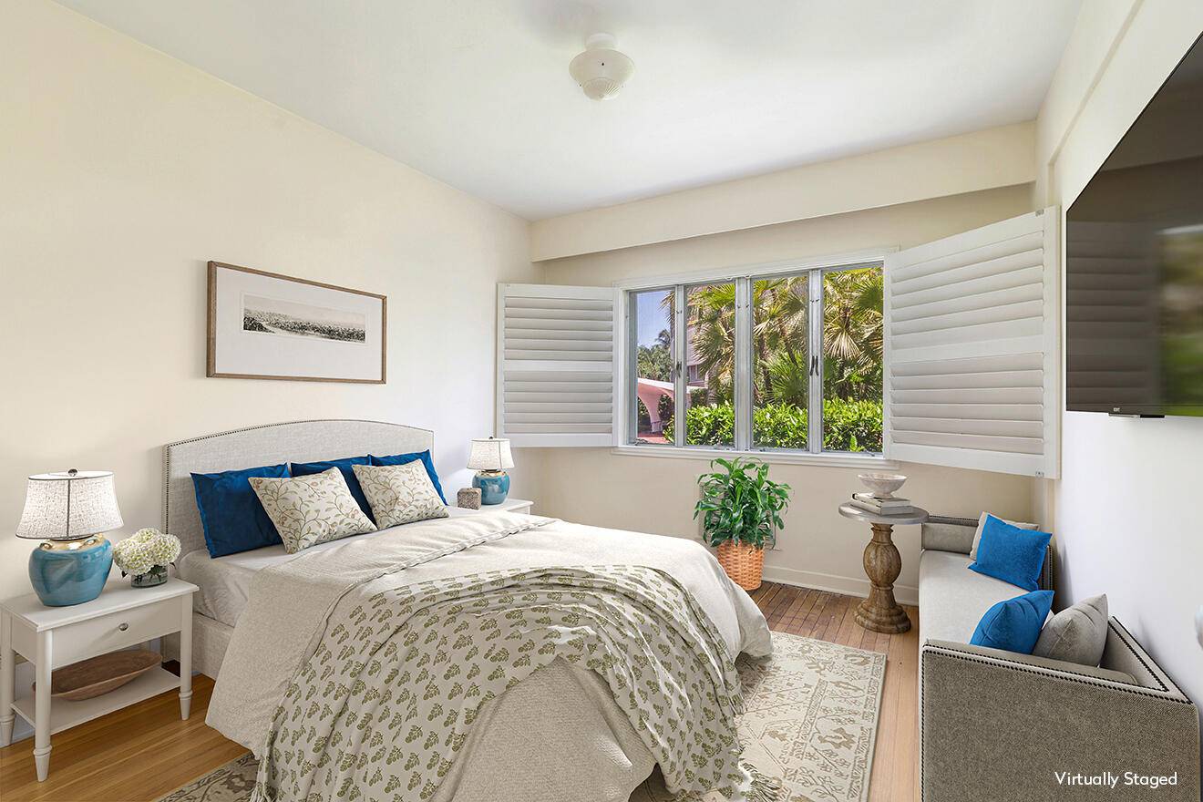 Palm Beach, FL 33480,381 S Lake DR 8