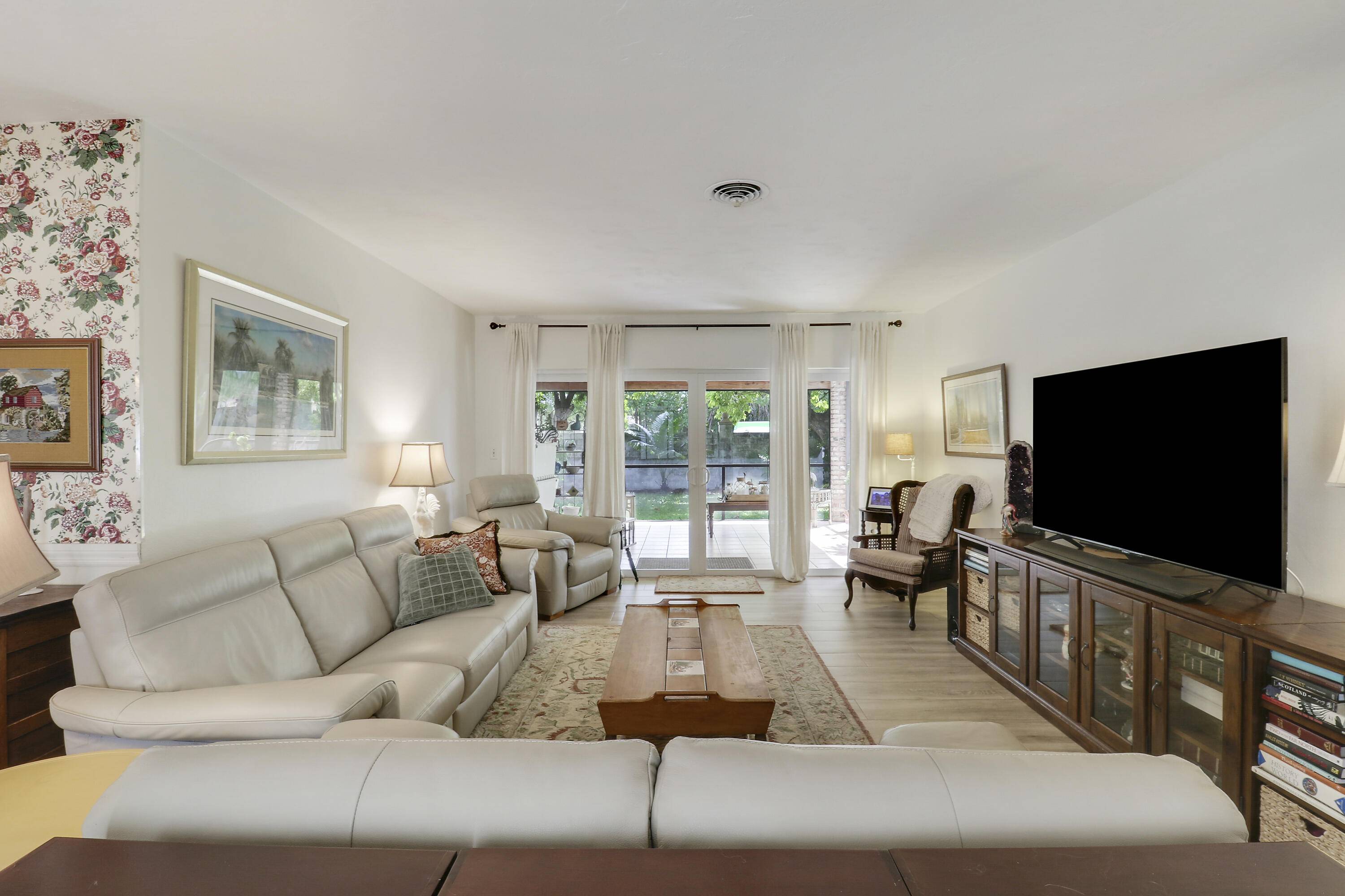 Miami, FL 33176,10421 SW 107th ST