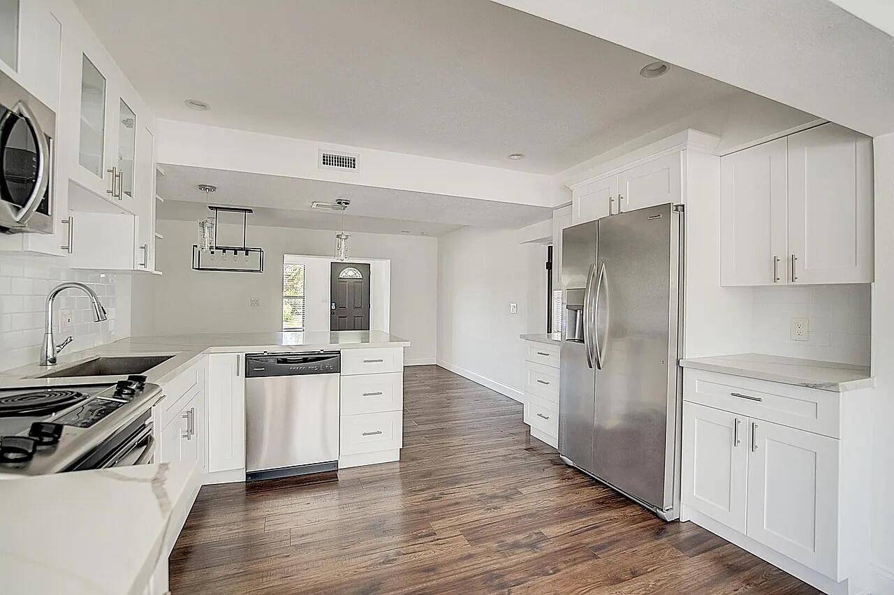 Lantana, FL 33462,715 W Palm ST