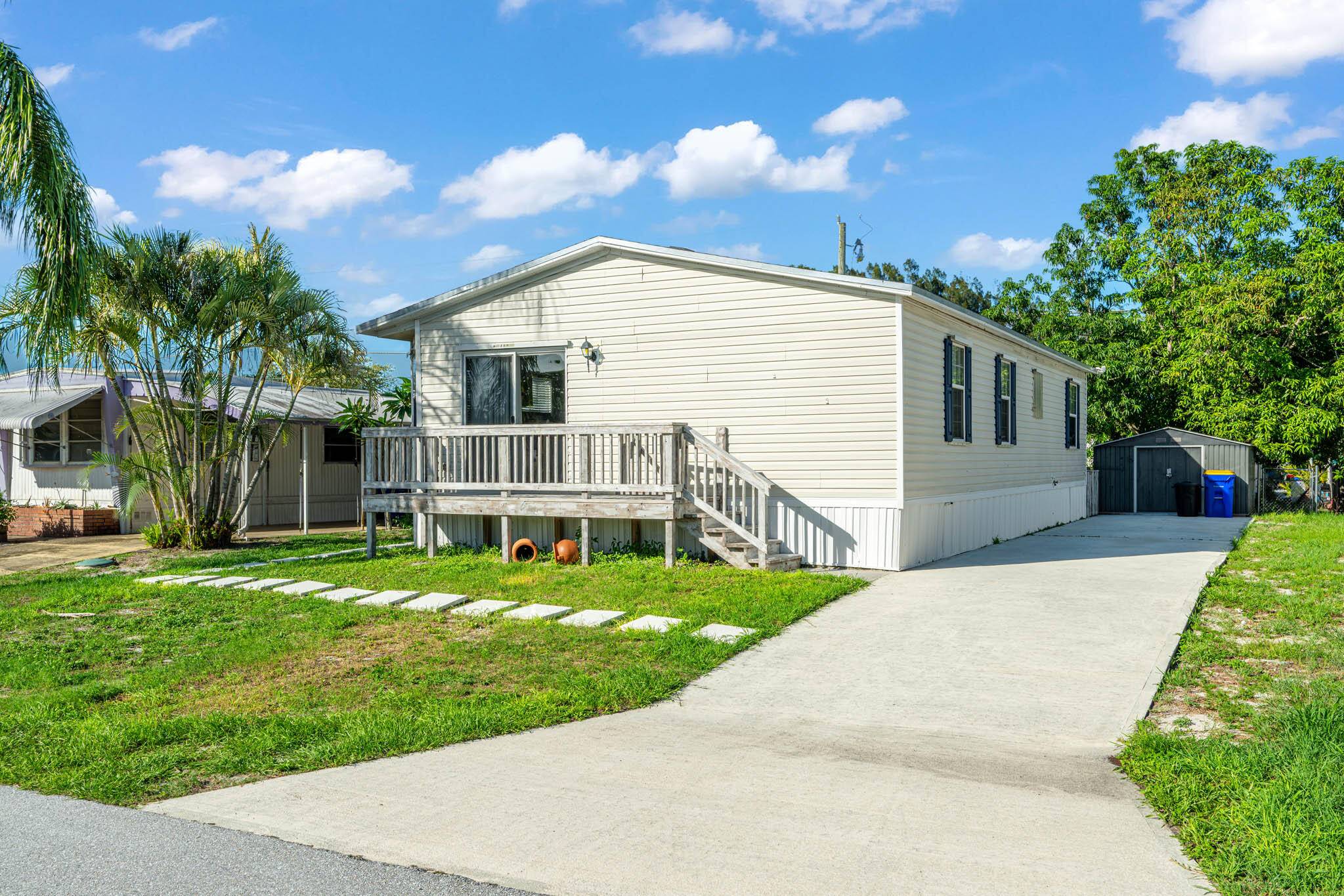 Hobe Sound, FL 33455,8321 SE Skylark AVE