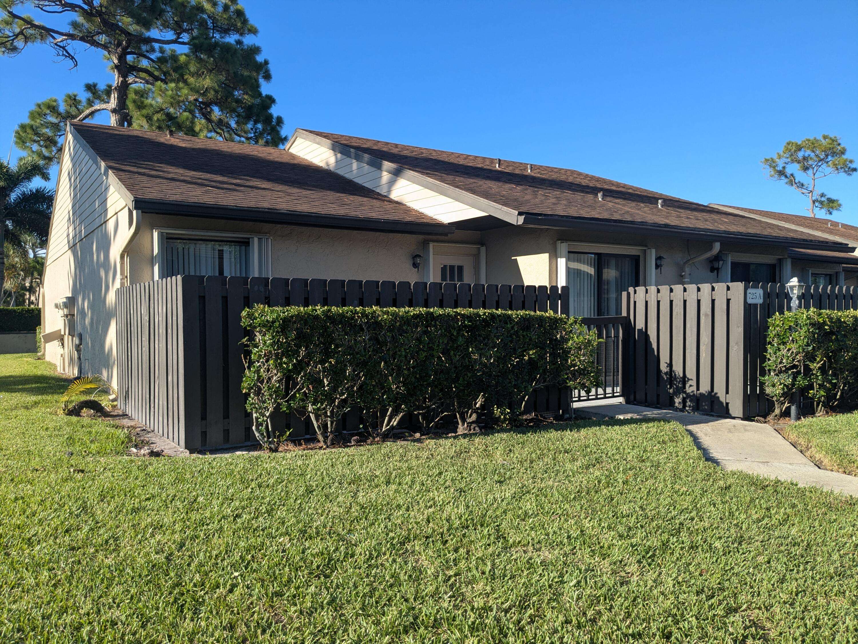 Greenacres, FL 33415,725 Sunny Pine WAY A