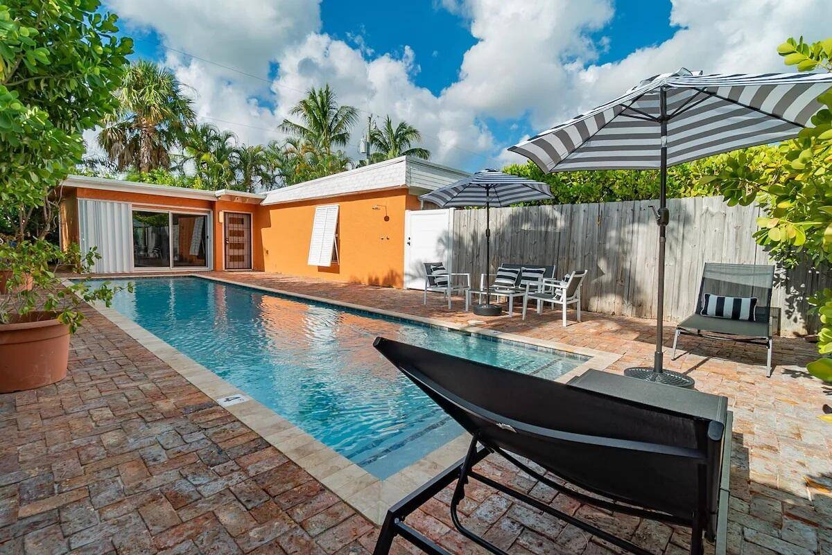 West Palm Beach, FL 33401,616 Claremore DR 2