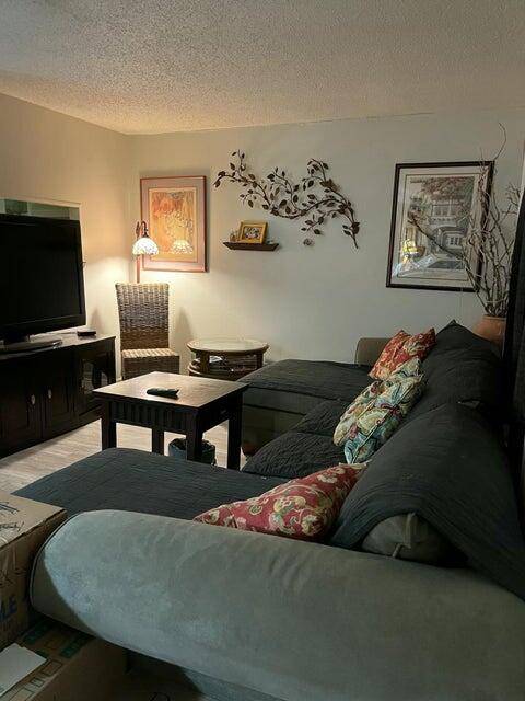 Boynton Beach, FL 33435,640 Snug Harbor DR F6