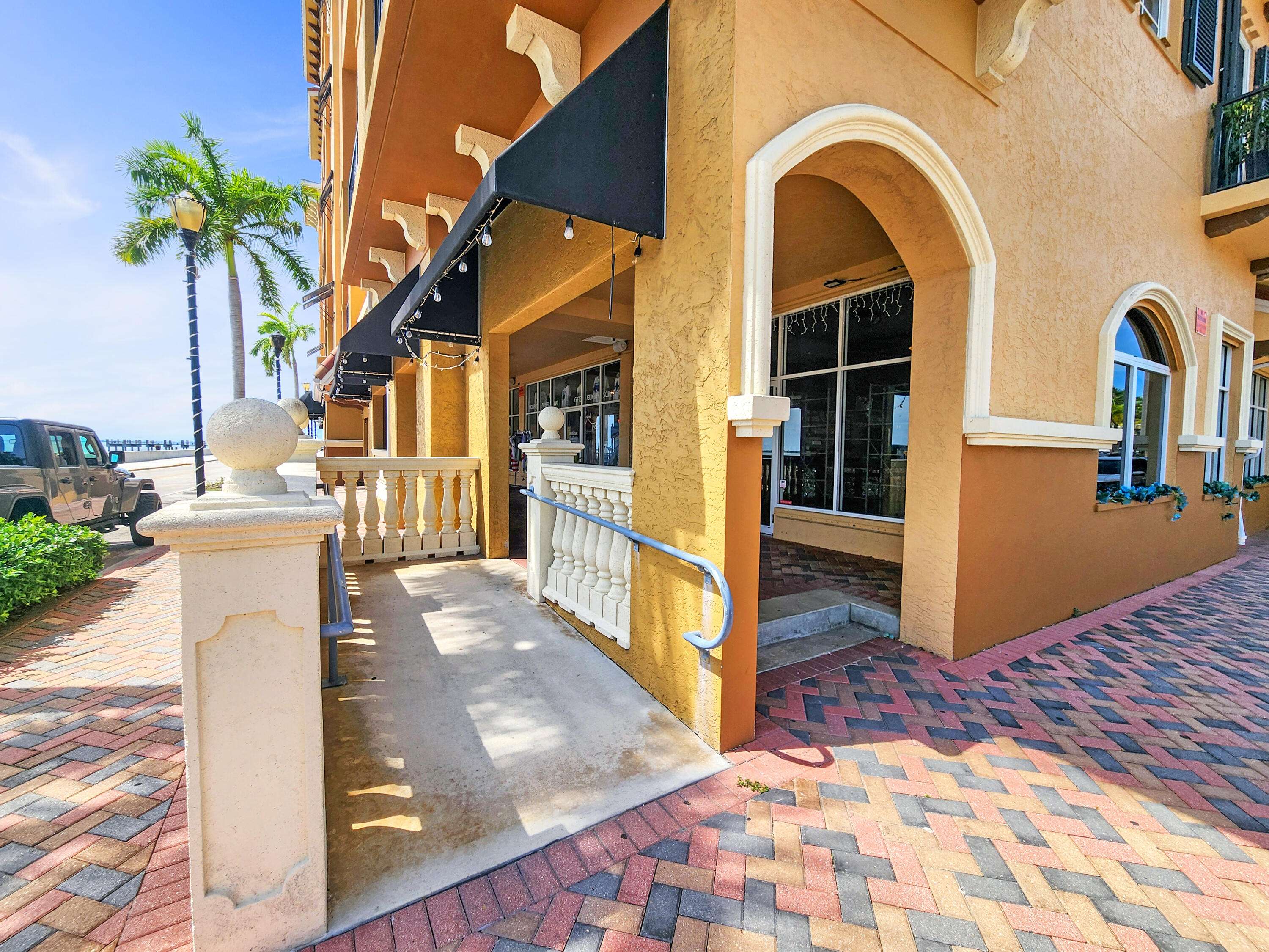 Fort Pierce, FL 34950,121 Melody LN