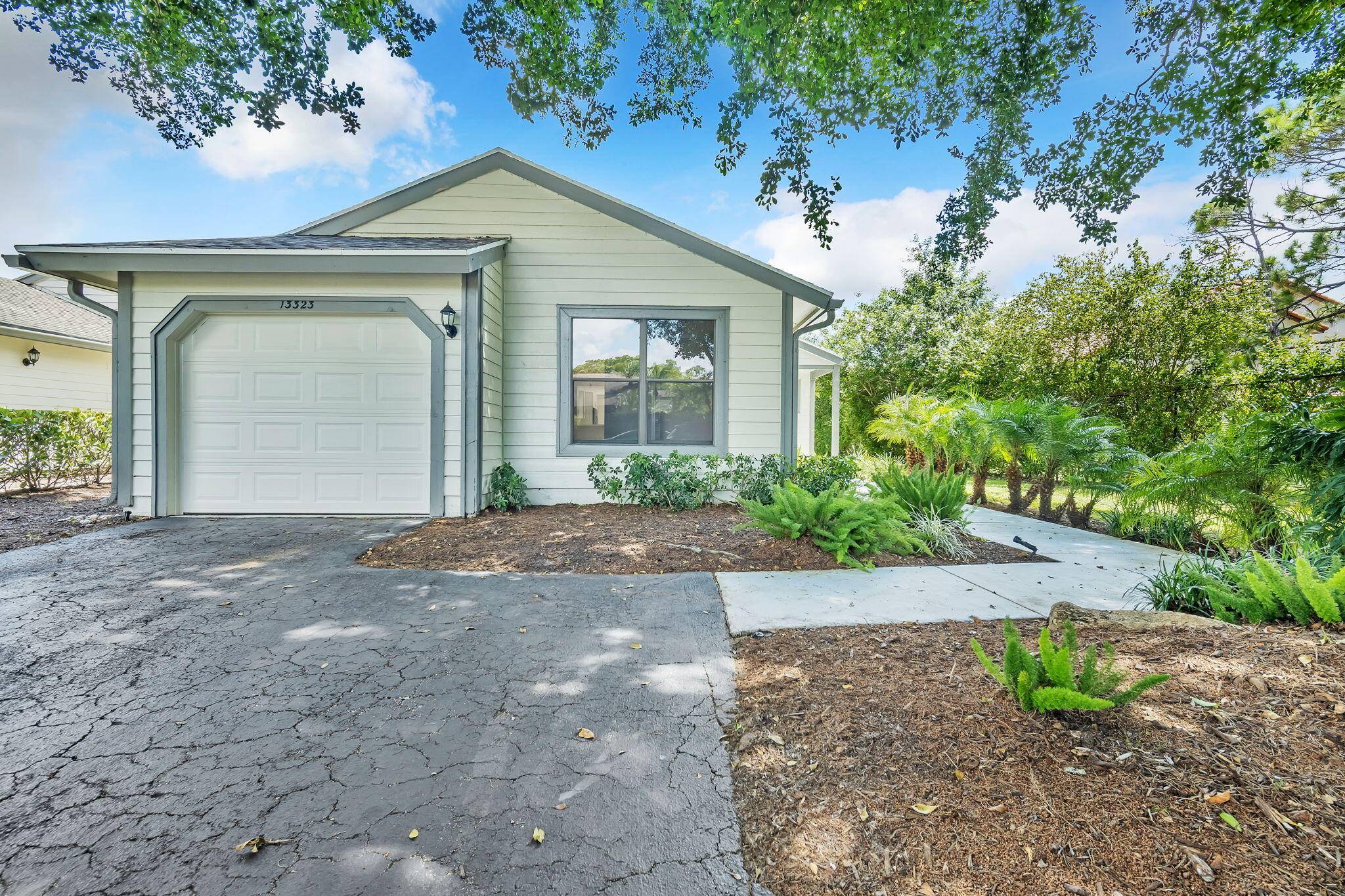 Wellington, FL 33414,13323 Bedford Mews Court CT