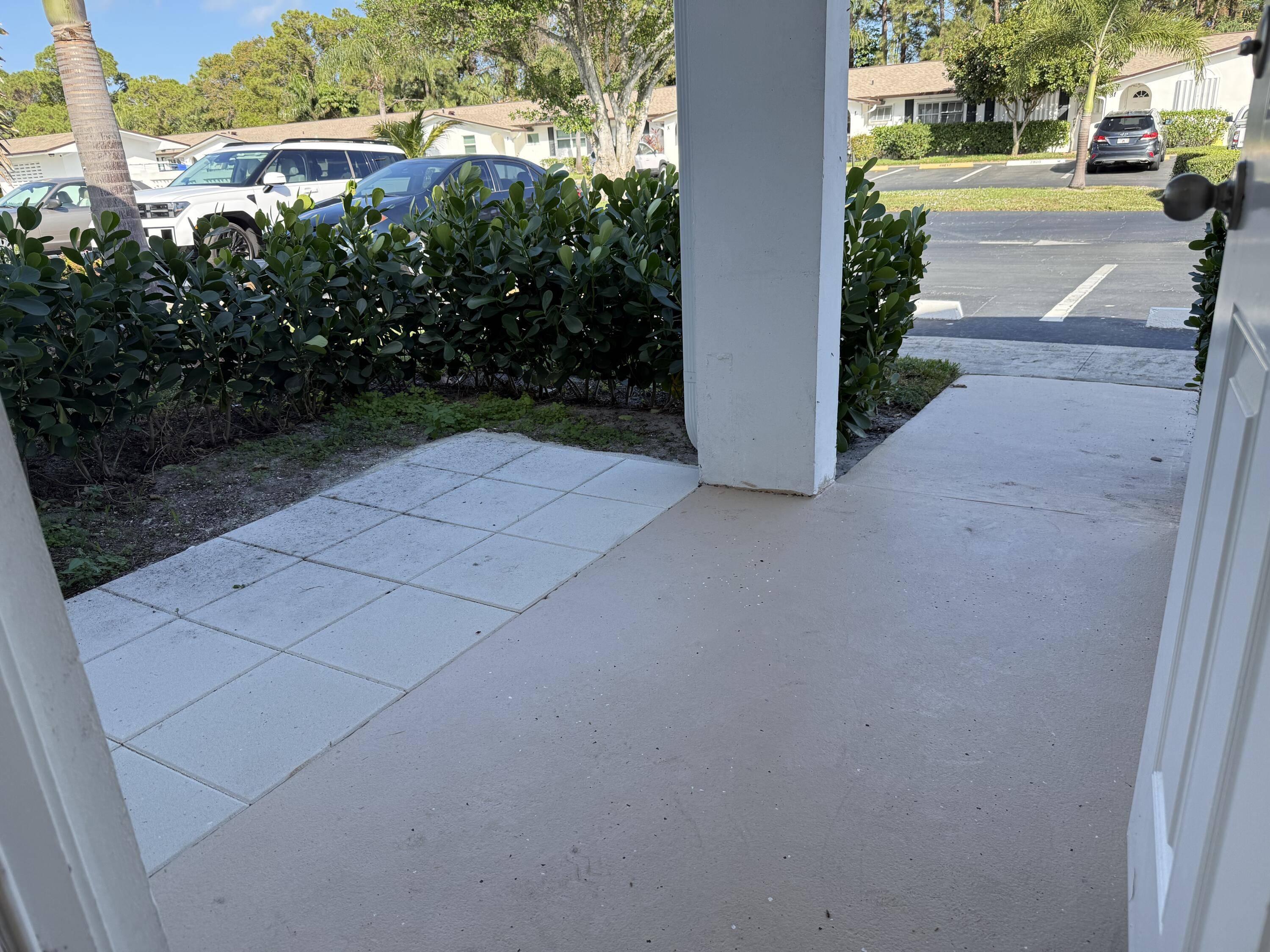 West Palm Beach, FL 33415,2920 E Crosley DR M