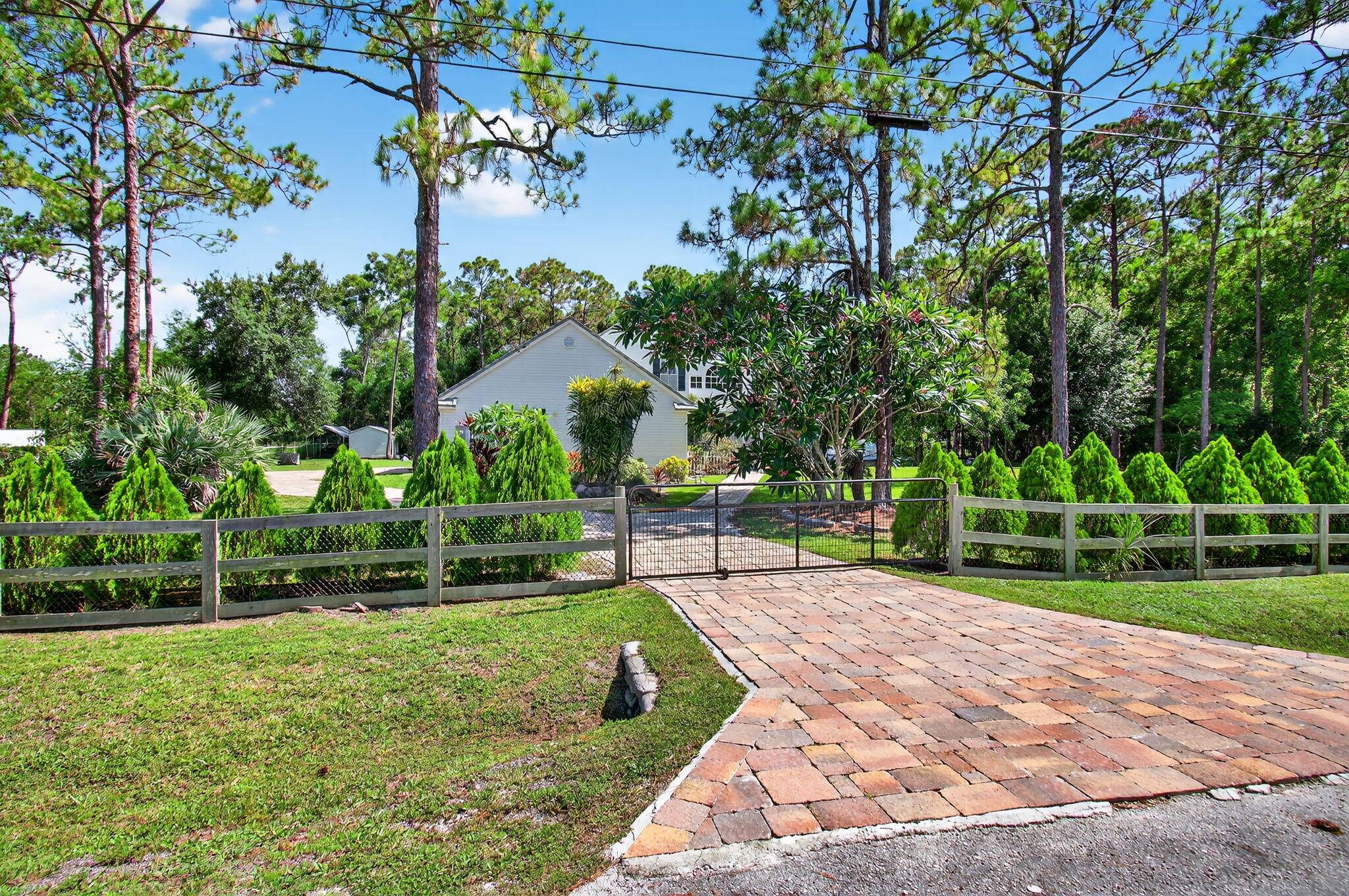 West Palm Beach, FL 33412,13884 N 71st PL