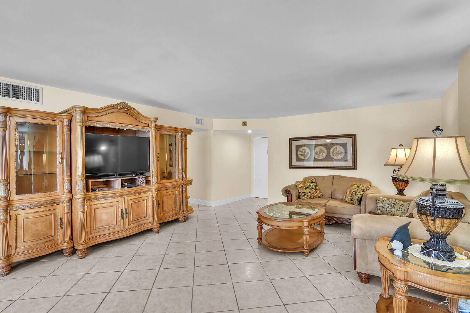 Pompano Beach, FL 33062,1000 S Ocean BLVD 17b