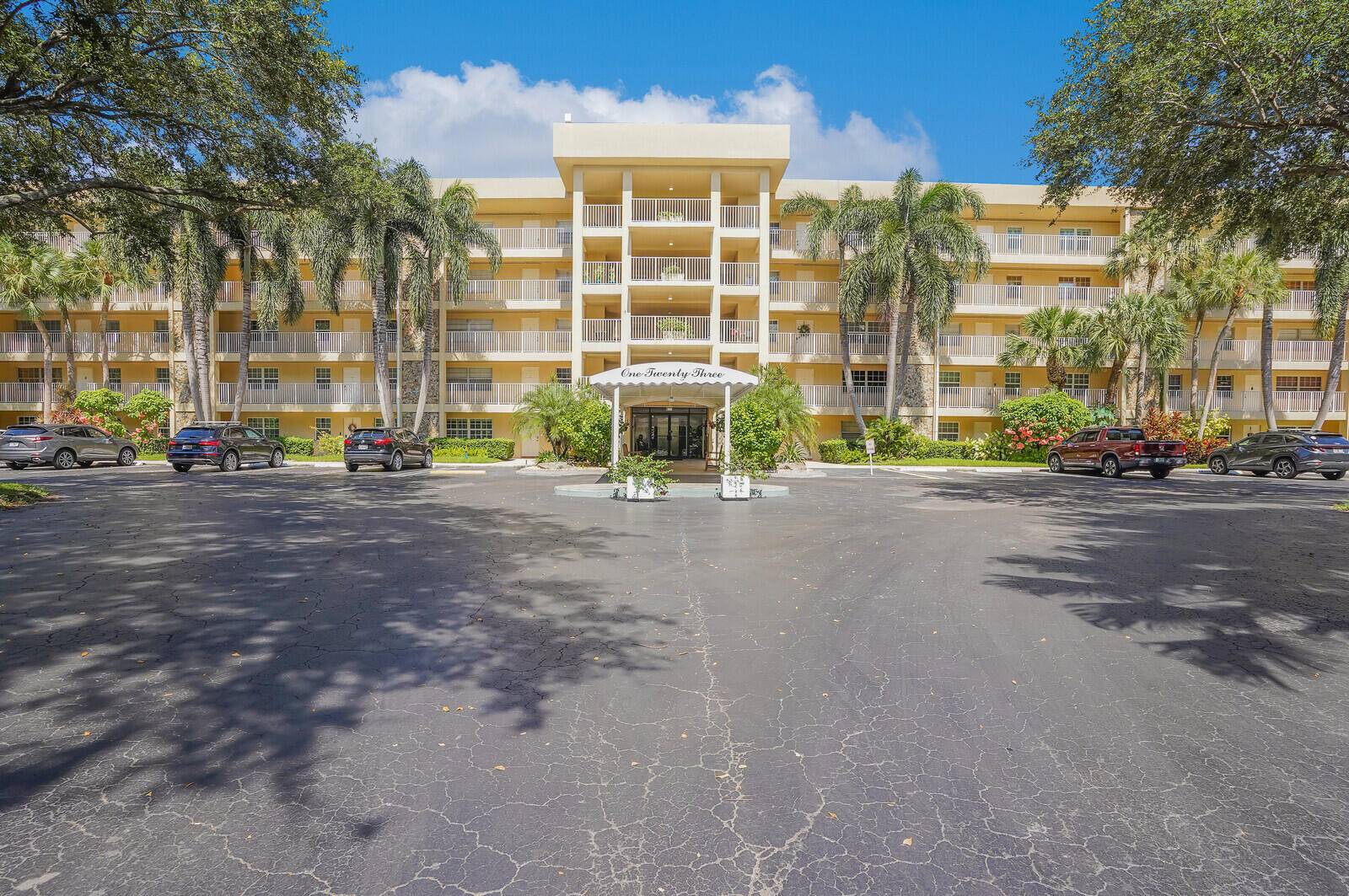 Pompano Beach, FL 33069,804 Cypress Grove LN 310