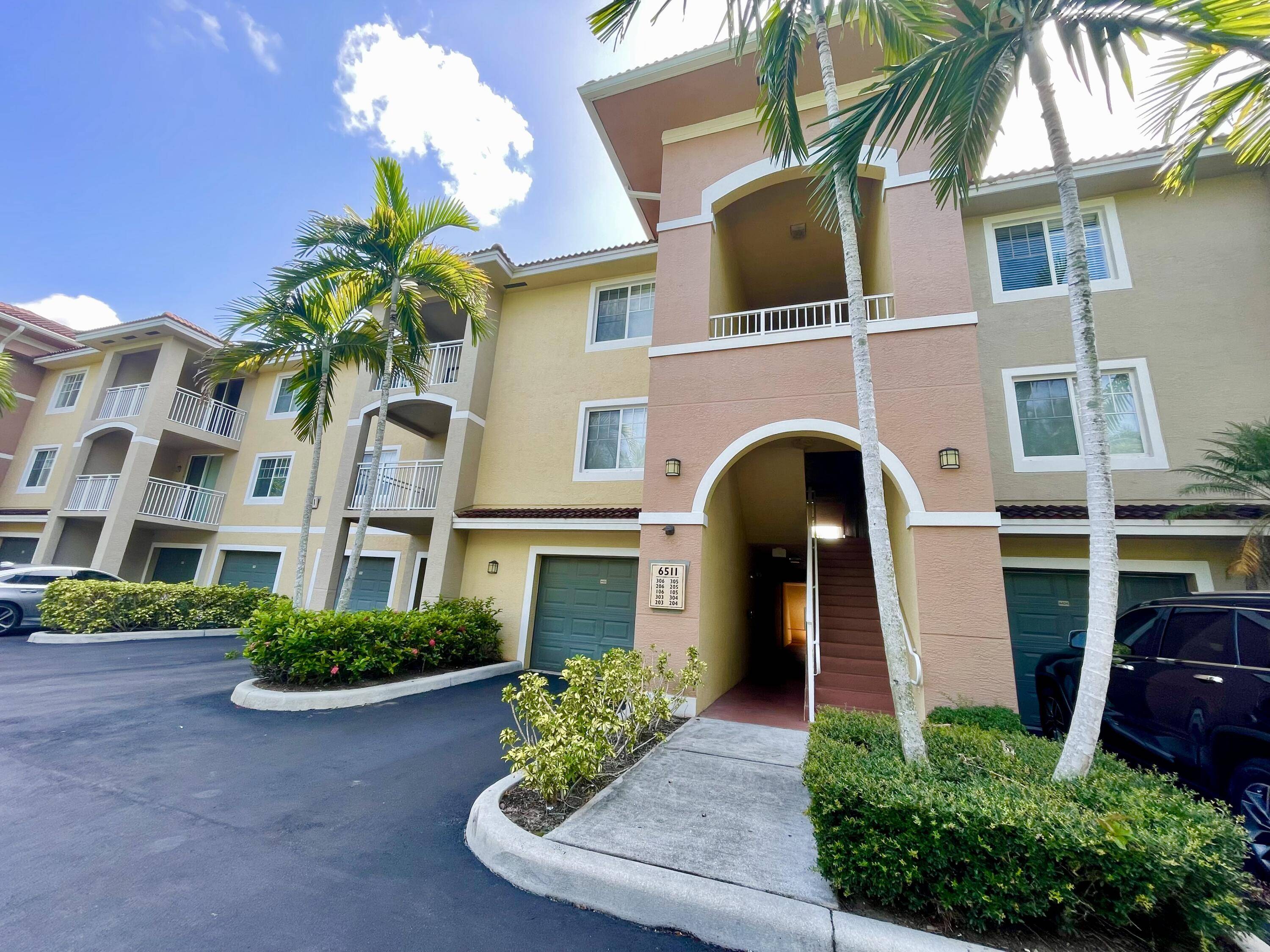 West Palm Beach, FL 33411,6511 Emerald Dunes DR 203