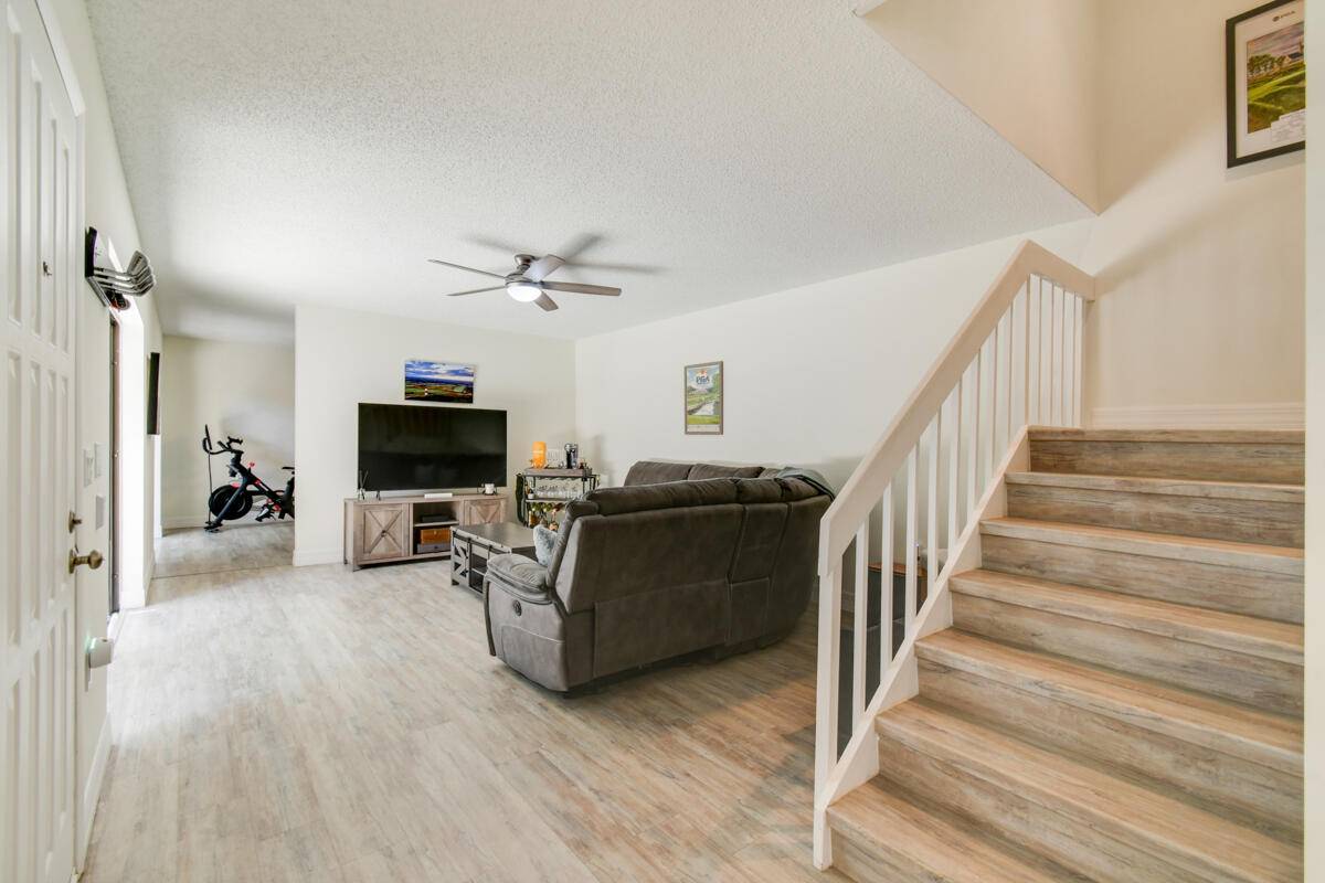 Palm Beach Gardens, FL 33418,630 6th TER