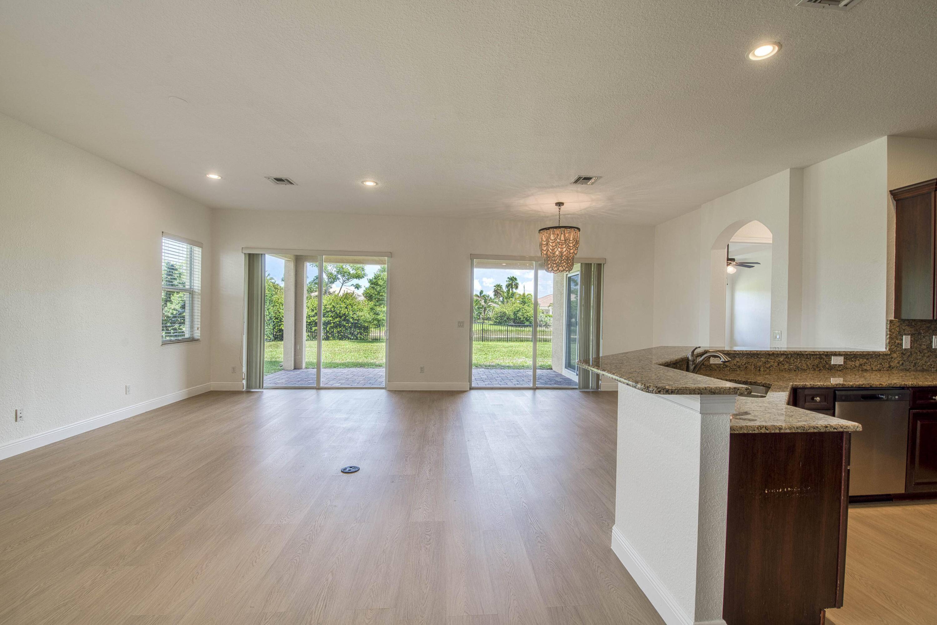 Jupiter, FL 33458,172 Manor CIR