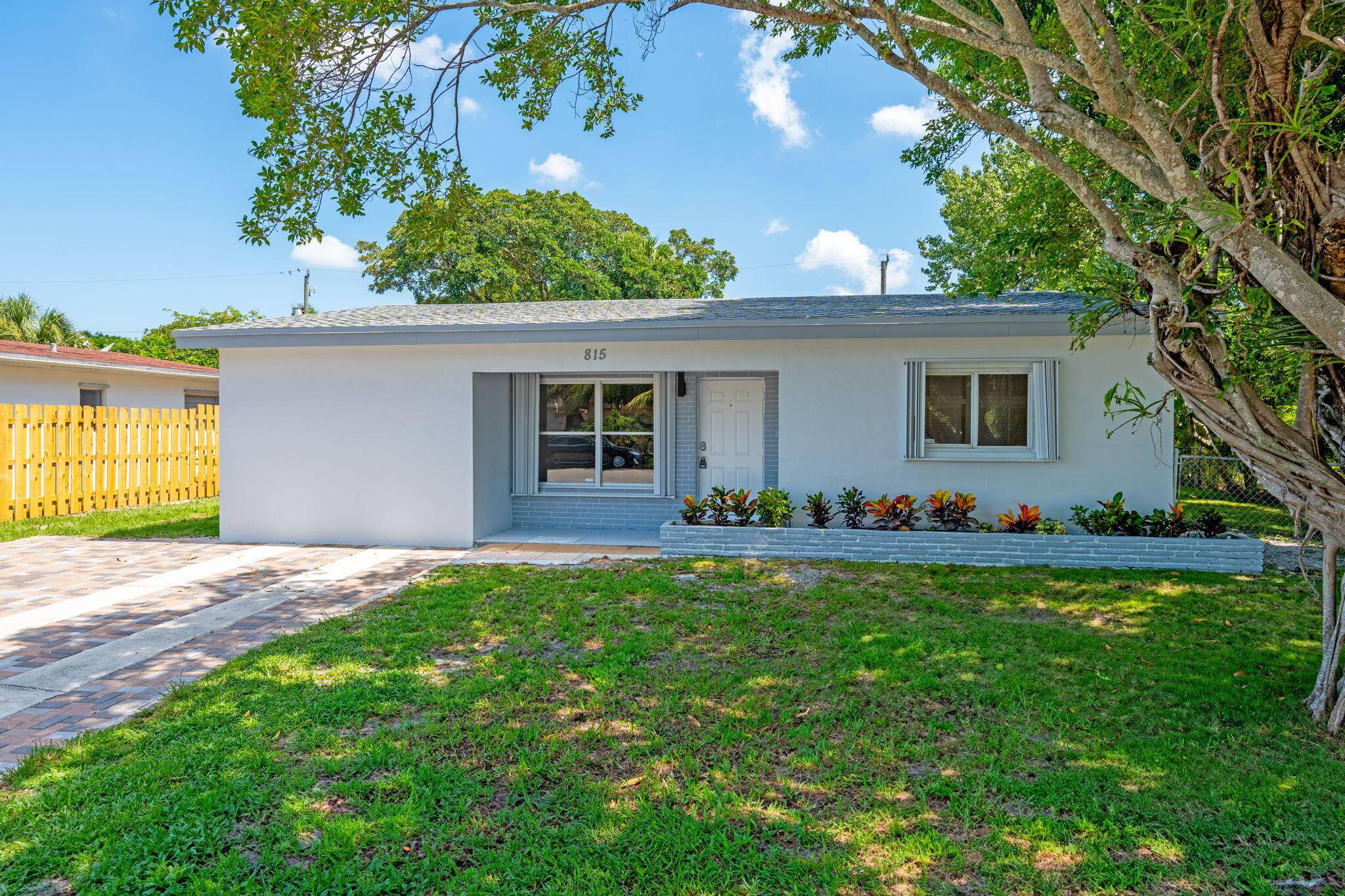 West Palm Beach, FL 33405,815 Hunter ST