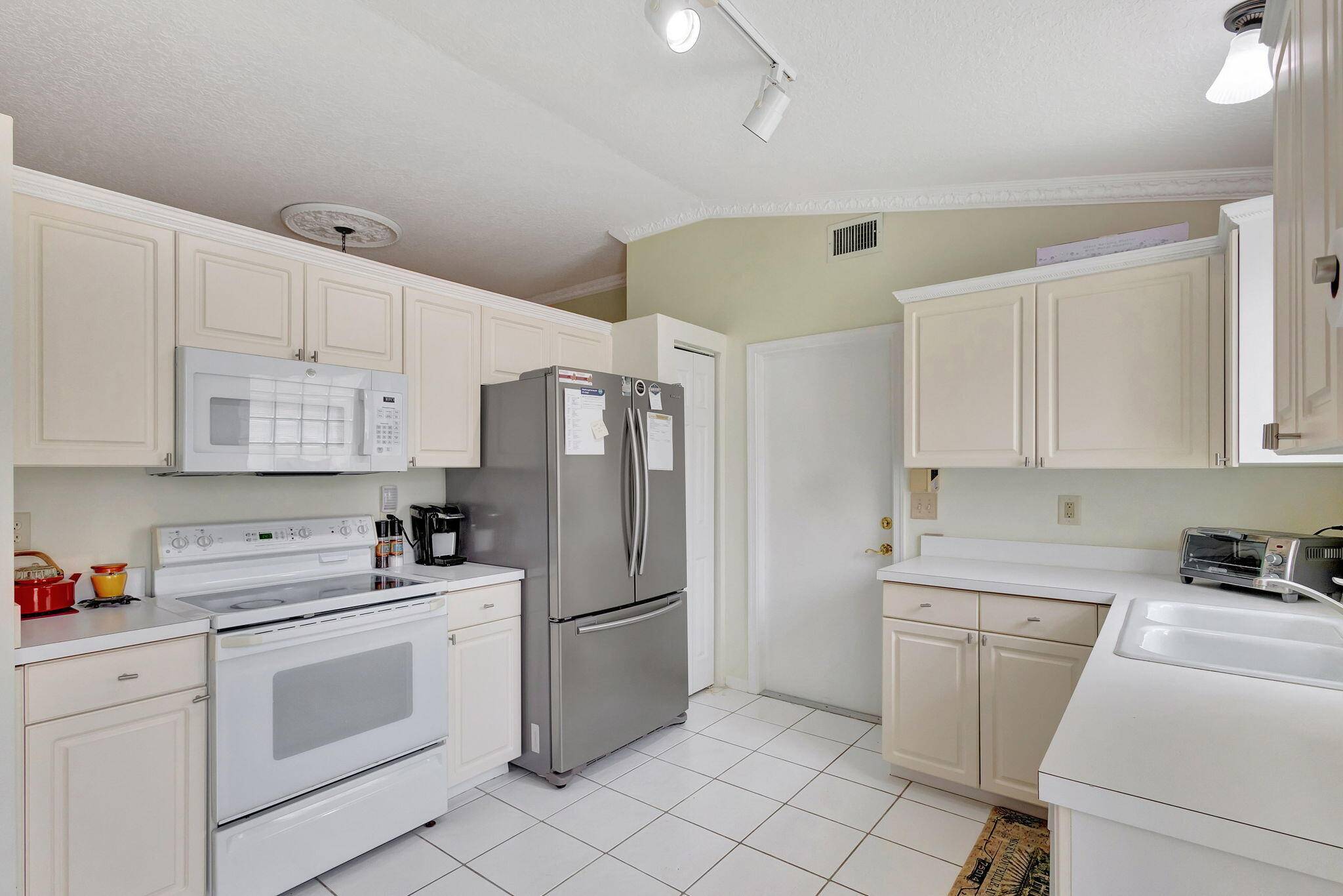 Riviera Beach, FL 33418,1011 Aspri WAY