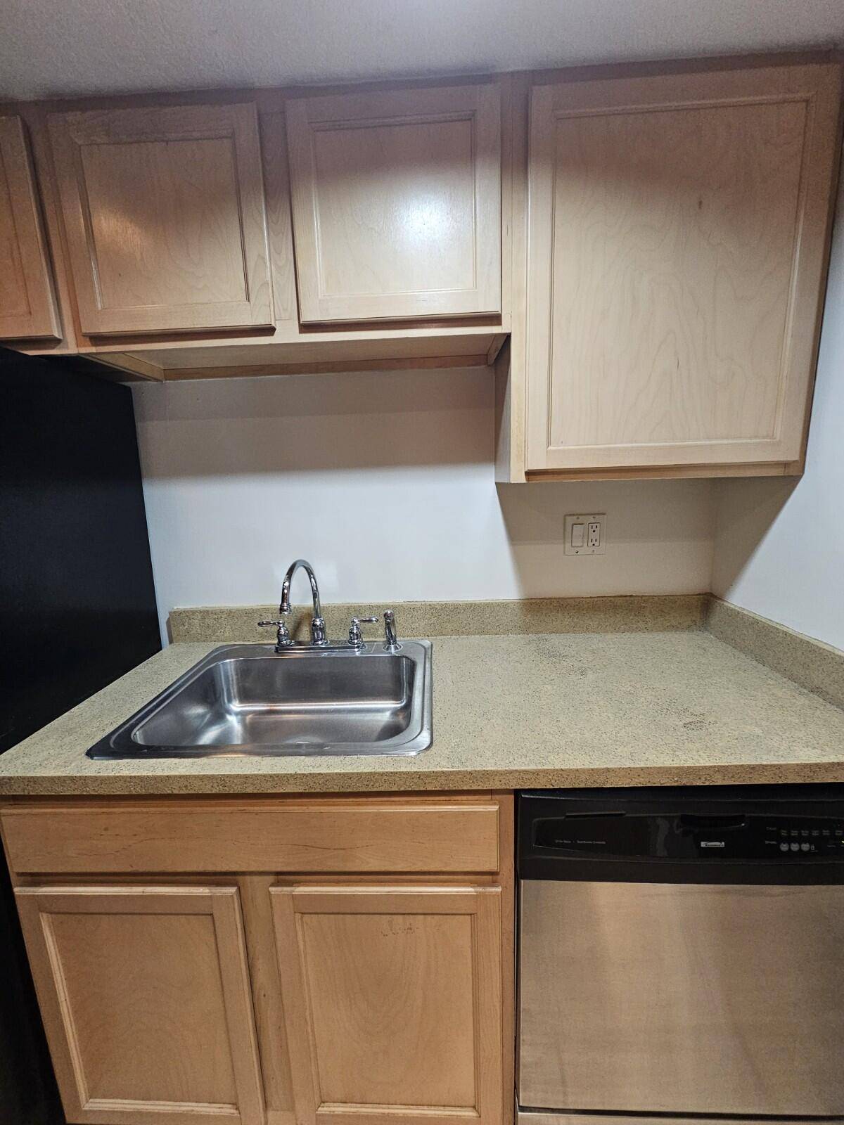 West Palm Beach, FL 33401,1880 N Congress AVE 107